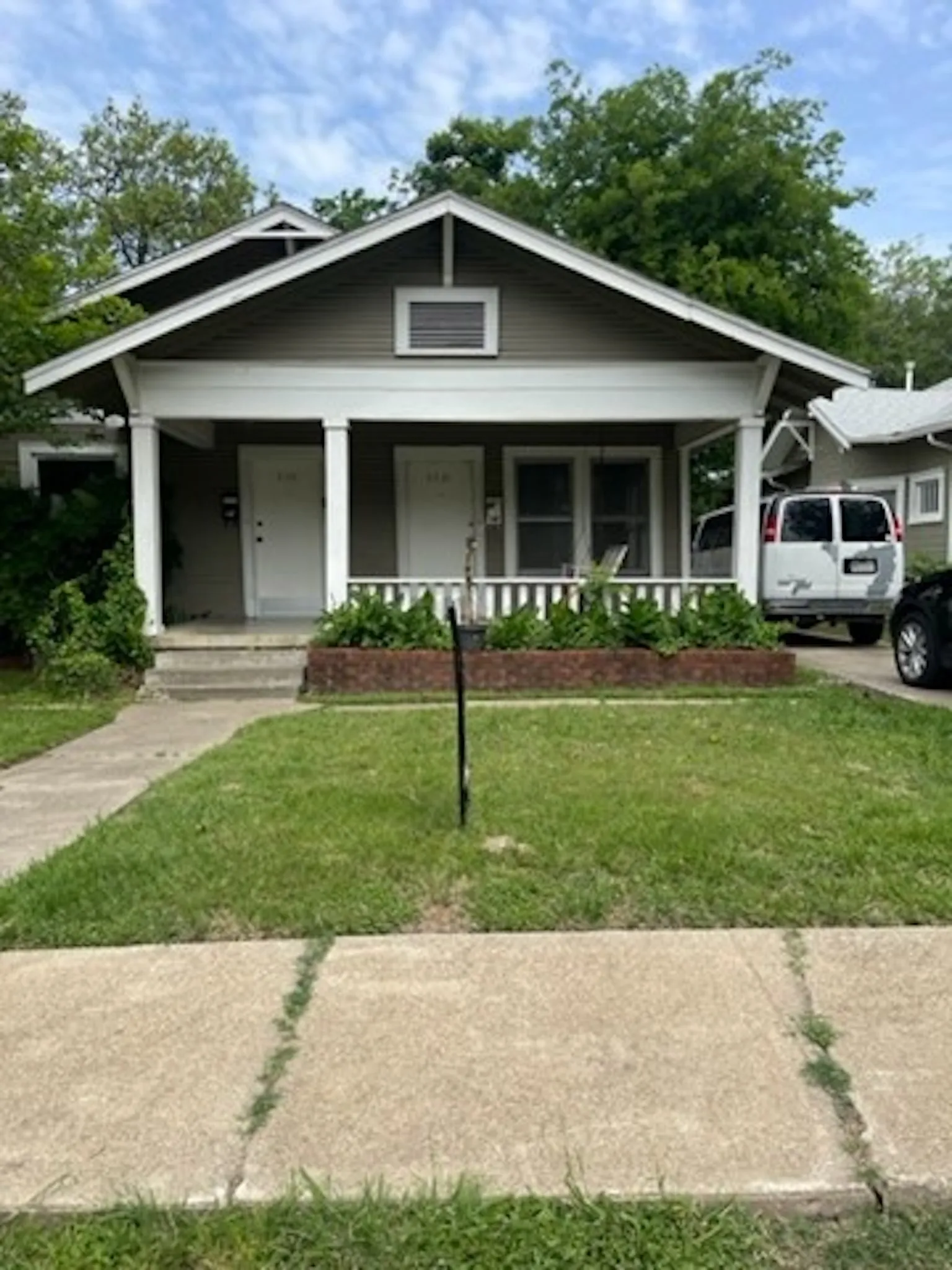 Duplex For Rent in Dallas County , 5721 Victor Street, Dallas, Texas 75214, 2 Bedroom, 1 Bathroom, Garage spaces, 943 Sqft, built in 1943, mls#21386406, Real Estate Agent in Dallas, Homes For Rent in Dallas county, Homes For Rent in Dallas, Realtor in Dallas Texas, Real Estate Brokerage Independent Realty Texas, Luminita Cordes Realtor