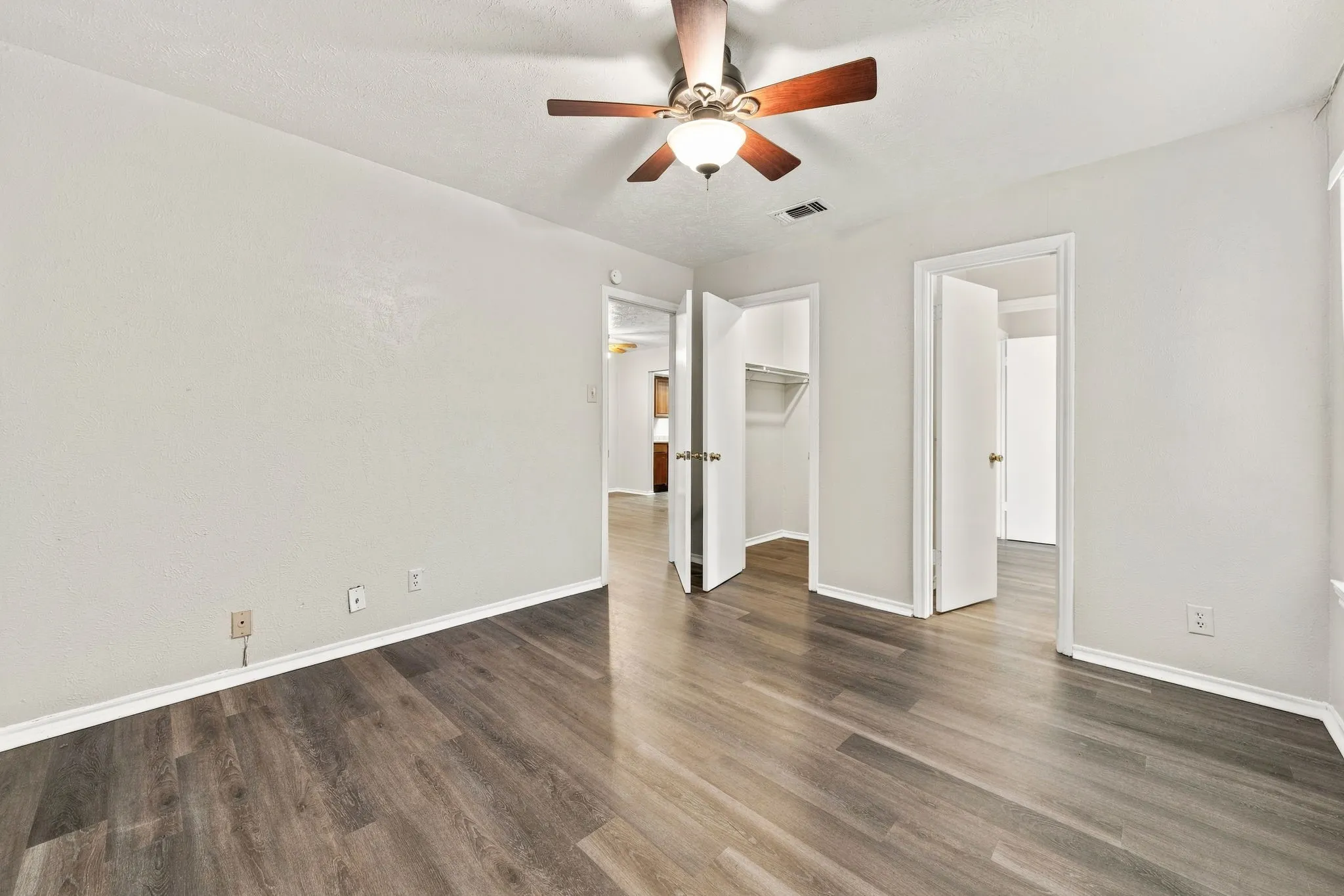 Single Family Residence For Rent in Denton County , 1108 N Elm Street 7, Denton, Texas 76201, 2 Bedroom, 2 Bathroom, Garage spaces, 5,472 Sqft, built in 1968, mls#21365964, Real Estate Agent in Denton, Homes For Rent in Denton county, Homes For Rent in Denton, Realtor in Denton Texas, Real Estate Brokerage Independent Realty Texas, Luminita Cordes Realtor