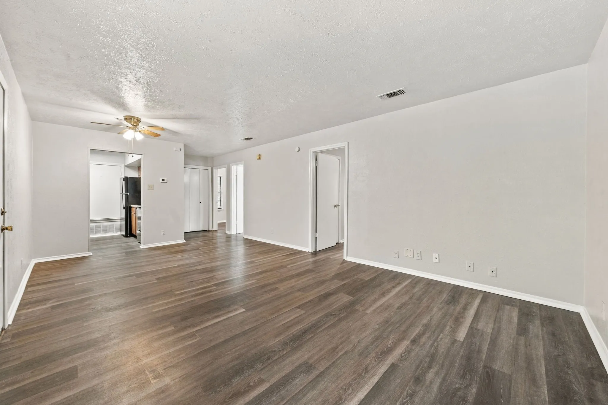 Single Family Residence For Rent in Denton County , 1108 N Elm Street 7, Denton, Texas 76201, 2 Bedroom, 2 Bathroom, Garage spaces, 5,472 Sqft, built in 1968, mls#21365964, Real Estate Agent in Denton, Homes For Rent in Denton county, Homes For Rent in Denton, Realtor in Denton Texas, Real Estate Brokerage Independent Realty Texas, Luminita Cordes Realtor