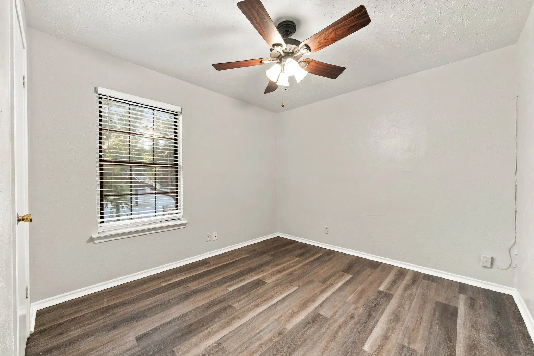 Single Family Residence For Rent in Denton County , 1108 N Elm Street 7, Denton, Texas 76201, 2 Bedroom, 2 Bathroom, Garage spaces, 5,472 Sqft, built in 1968, mls#21365964, Real Estate Agent in Denton, Homes For Rent in Denton county, Homes For Rent in Denton, Realtor in Denton Texas, Real Estate Brokerage Independent Realty Texas, Luminita Cordes Realtor