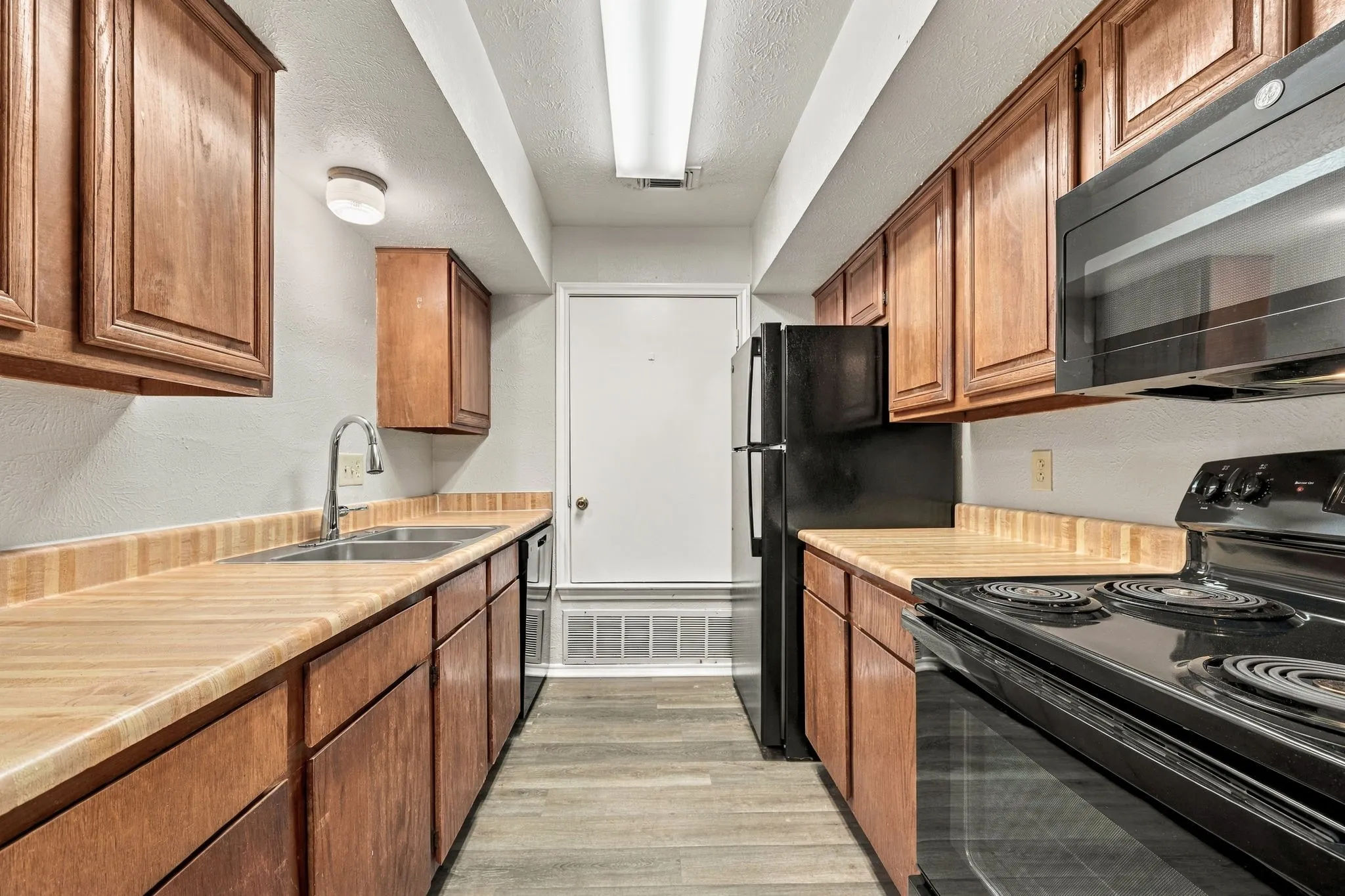 Single Family Residence For Rent in Denton County , 1108 N Elm Street 7, Denton, Texas 76201, 2 Bedroom, 2 Bathroom, Garage spaces, 5,472 Sqft, built in 1968, mls#21365964, Real Estate Agent in Denton, Homes For Rent in Denton county, Homes For Rent in Denton, Realtor in Denton Texas, Real Estate Brokerage Independent Realty Texas, Luminita Cordes Realtor