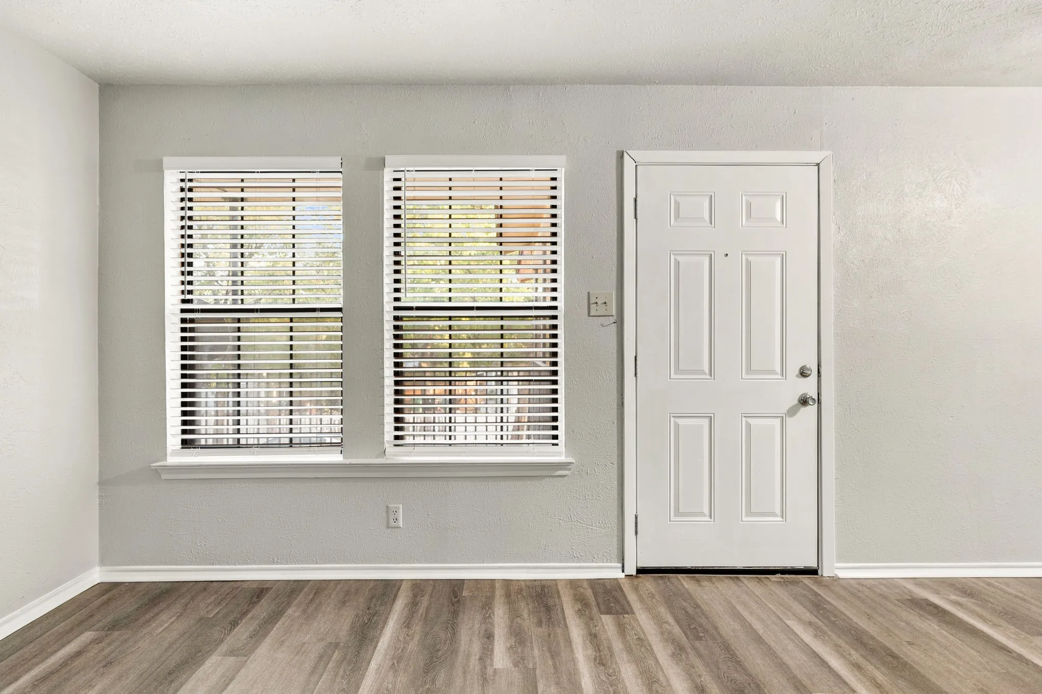 Single Family Residence For Rent in Denton County , 1108 N Elm Street 7, Denton, Texas 76201, 2 Bedroom, 2 Bathroom, Garage spaces, 5,472 Sqft, built in 1968, mls#21365964, Real Estate Agent in Denton, Homes For Rent in Denton county, Homes For Rent in Denton, Realtor in Denton Texas, Real Estate Brokerage Independent Realty Texas, Luminita Cordes Realtor