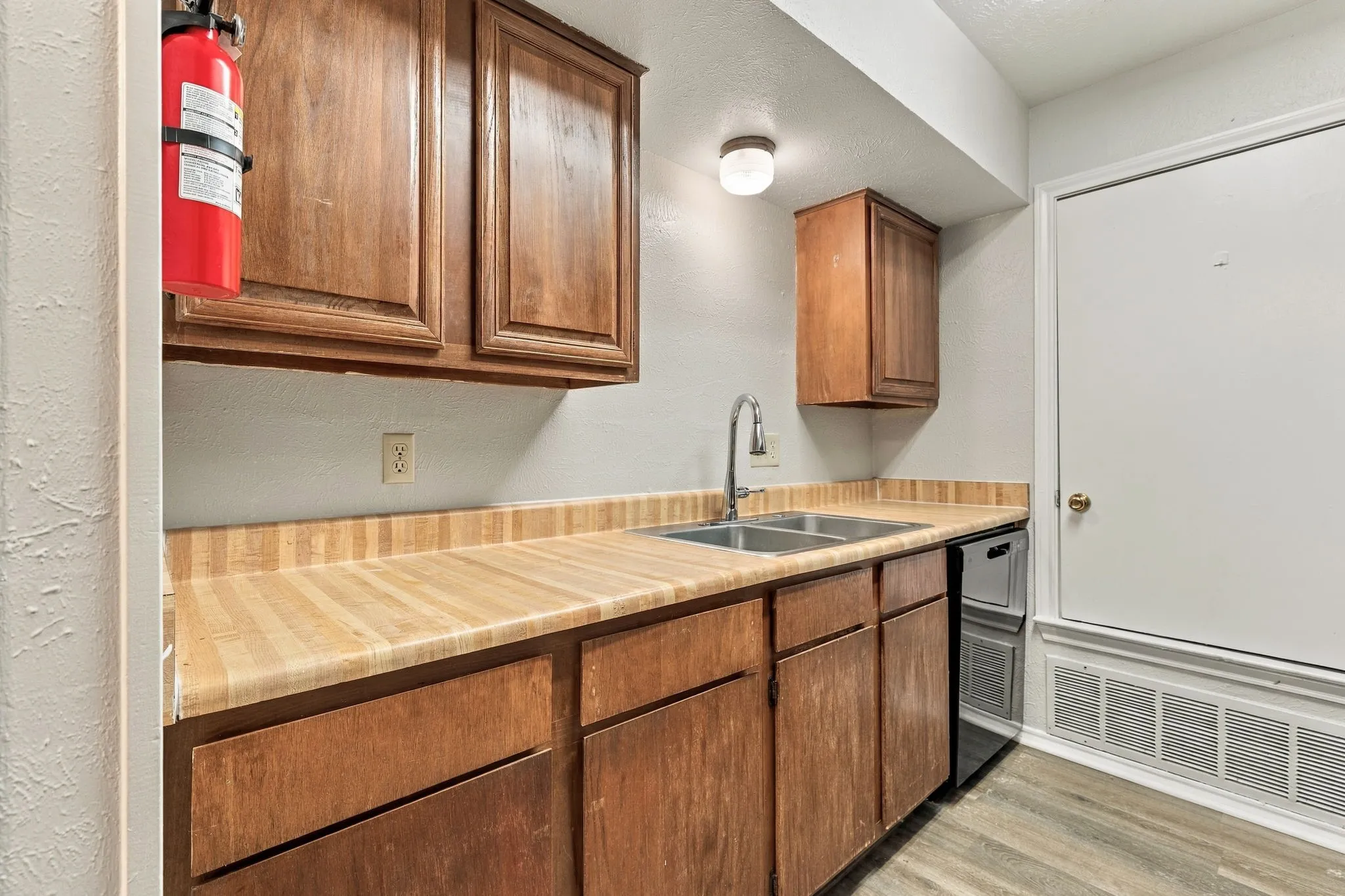 Single Family Residence For Rent in Denton County , 1108 N Elm Street 7, Denton, Texas 76201, 2 Bedroom, 2 Bathroom, Garage spaces, 5,472 Sqft, built in 1968, mls#21365964, Real Estate Agent in Denton, Homes For Rent in Denton county, Homes For Rent in Denton, Realtor in Denton Texas, Real Estate Brokerage Independent Realty Texas, Luminita Cordes Realtor