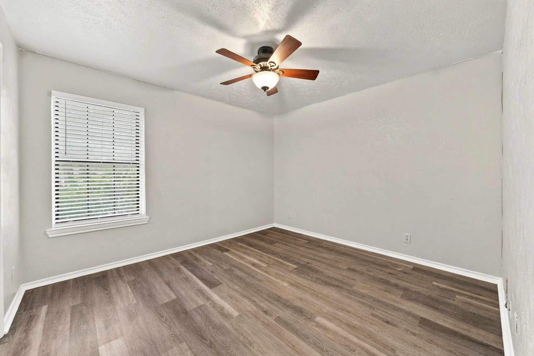 Single Family Residence For Rent in Denton County , 1108 N Elm Street 7, Denton, Texas 76201, 2 Bedroom, 2 Bathroom, Garage spaces, 5,472 Sqft, built in 1968, mls#21365964, Real Estate Agent in Denton, Homes For Rent in Denton county, Homes For Rent in Denton, Realtor in Denton Texas, Real Estate Brokerage Independent Realty Texas, Luminita Cordes Realtor