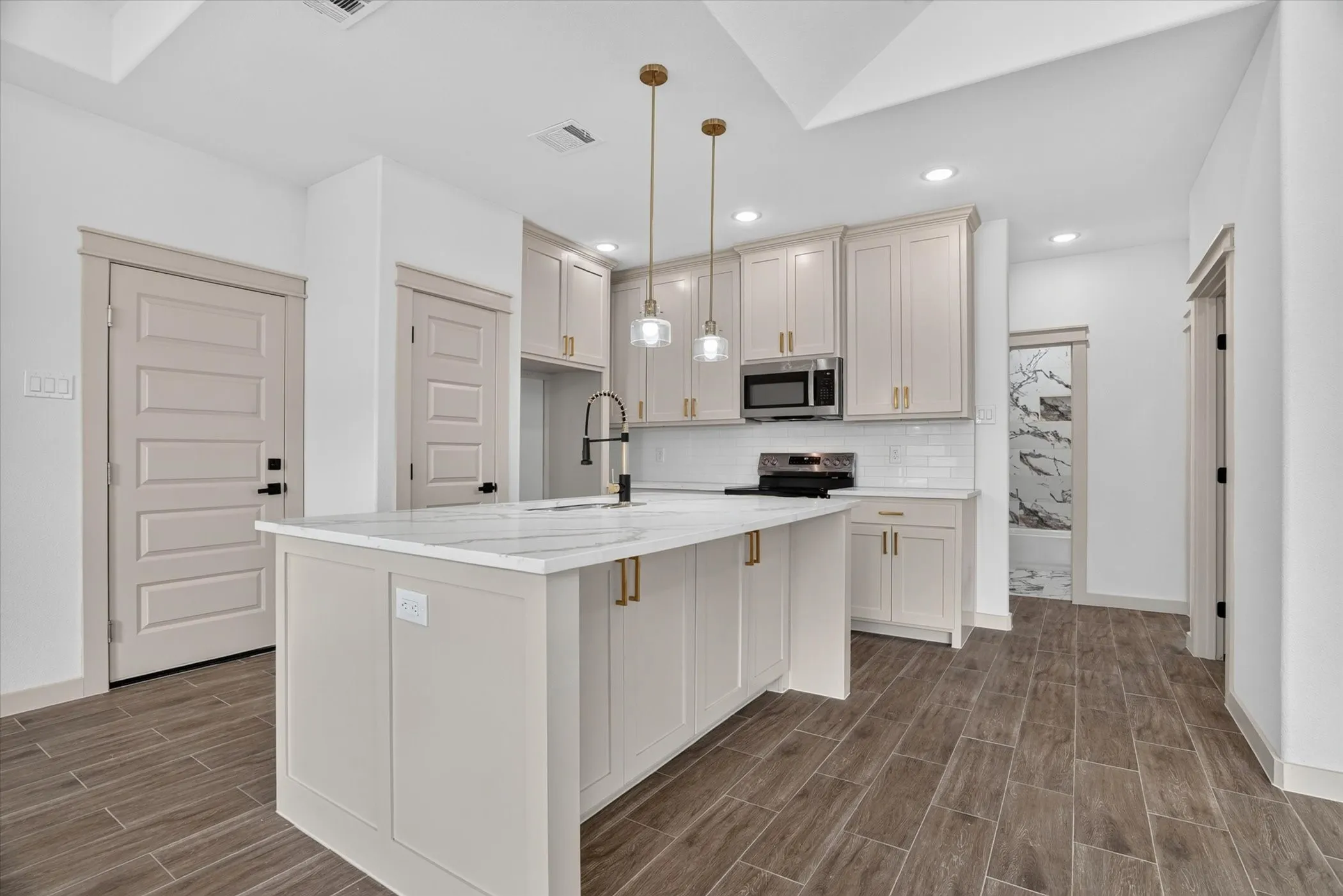Single Family Residence For Rent in Hood County , 5849 Black Pine Circle, Granbury, Texas 76048, 3 Bedroom, 2 Bathroom, 1 Garage spaces, 1,307 Sqft, built in 2026, mls#21386409, Real Estate Agent in Granbury, Homes For Rent in Hood county, Homes For Rent in Granbury, Realtor in Granbury Texas, Real Estate Brokerage Independent Realty Texas, Luminita Cordes Realtor