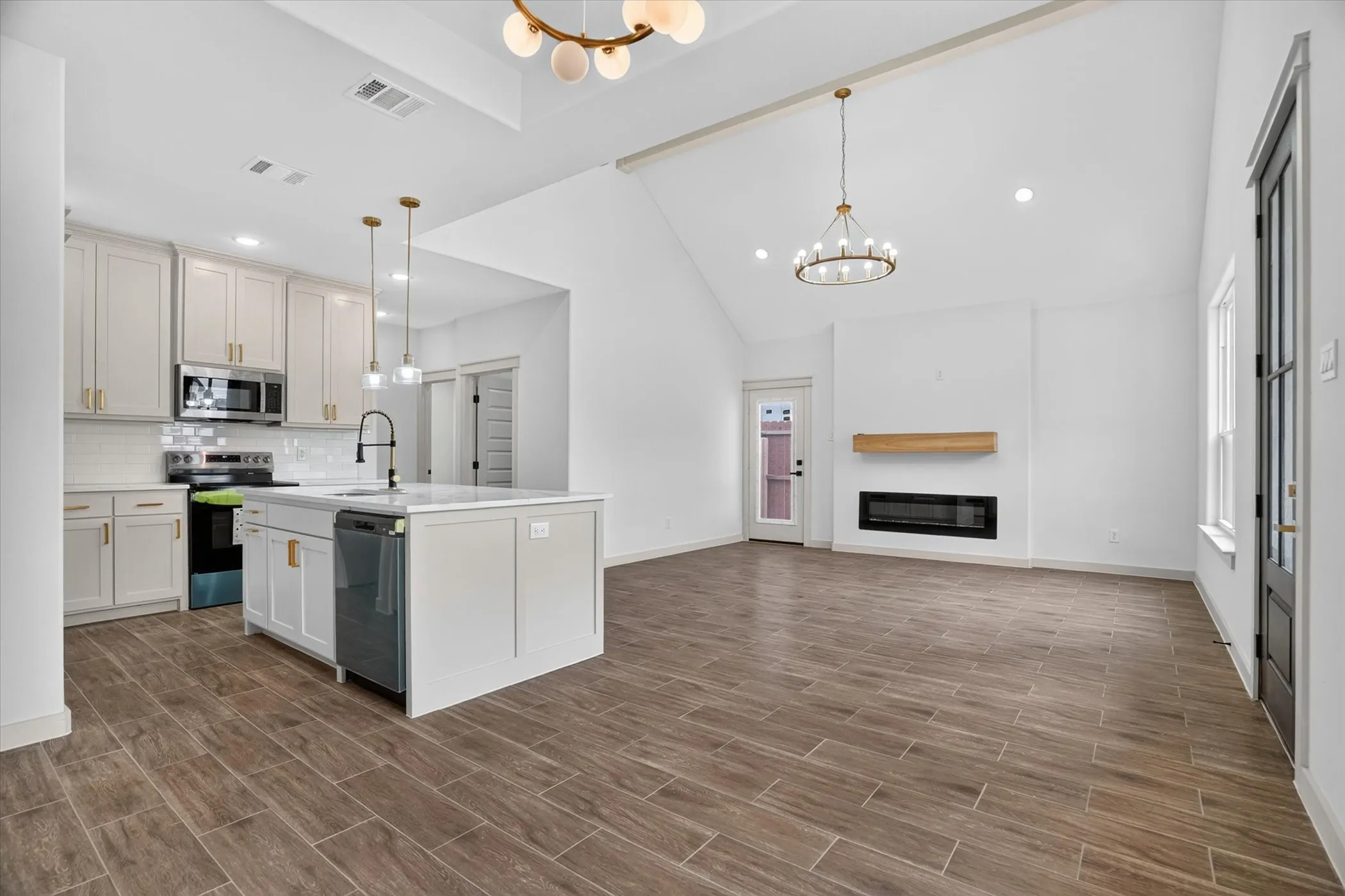 Single Family Residence For Rent in Hood County , 5849 Black Pine Circle, Granbury, Texas 76048, 3 Bedroom, 2 Bathroom, 1 Garage spaces, 1,307 Sqft, built in 2026, mls#21386409, Real Estate Agent in Granbury, Homes For Rent in Hood county, Homes For Rent in Granbury, Realtor in Granbury Texas, Real Estate Brokerage Independent Realty Texas, Luminita Cordes Realtor