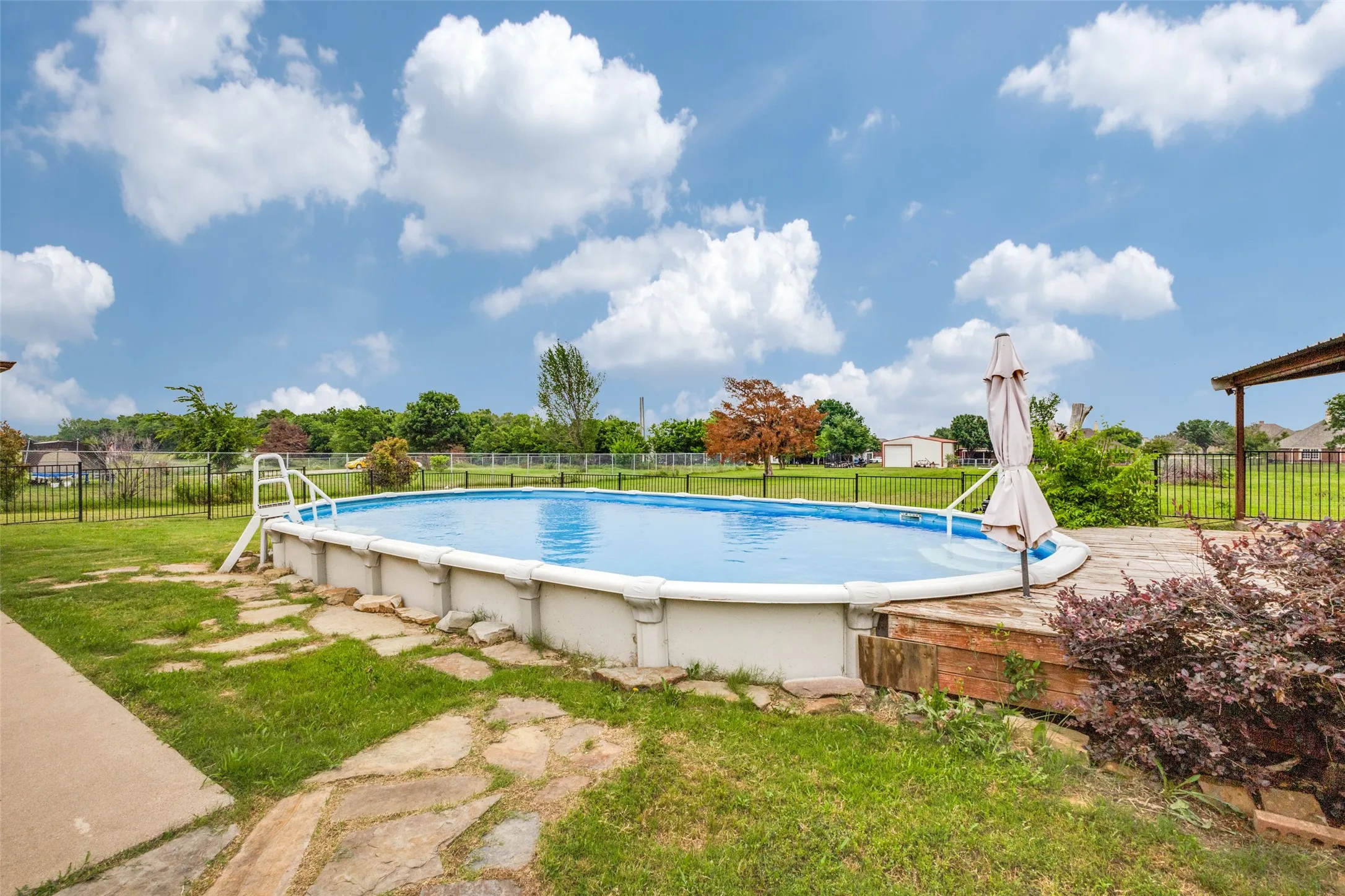 Single Family Residence For Sale in Kaufman County , 14090 Fox Chase Drive, Forney, Texas 75126, 4 Bedroom, 3 Bathroom, 2 Garage spaces, 2,264 Sqft, built in 2003, mls#21384639, Real Estate Agent in Forney, Homes For Sale in Kaufman county, Homes For Sale in Forney, Realtor in Forney Texas, Real Estate Brokerage Independent Realty Texas, Luminita Cordes Realtor