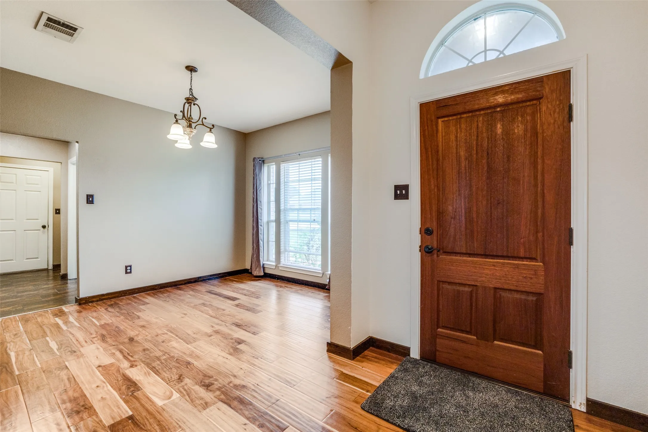 Single Family Residence For Sale in Kaufman County , 14090 Fox Chase Drive, Forney, Texas 75126, 4 Bedroom, 3 Bathroom, 2 Garage spaces, 2,264 Sqft, built in 2003, mls#21384639, Real Estate Agent in Forney, Homes For Sale in Kaufman county, Homes For Sale in Forney, Realtor in Forney Texas, Real Estate Brokerage Independent Realty Texas, Luminita Cordes Realtor