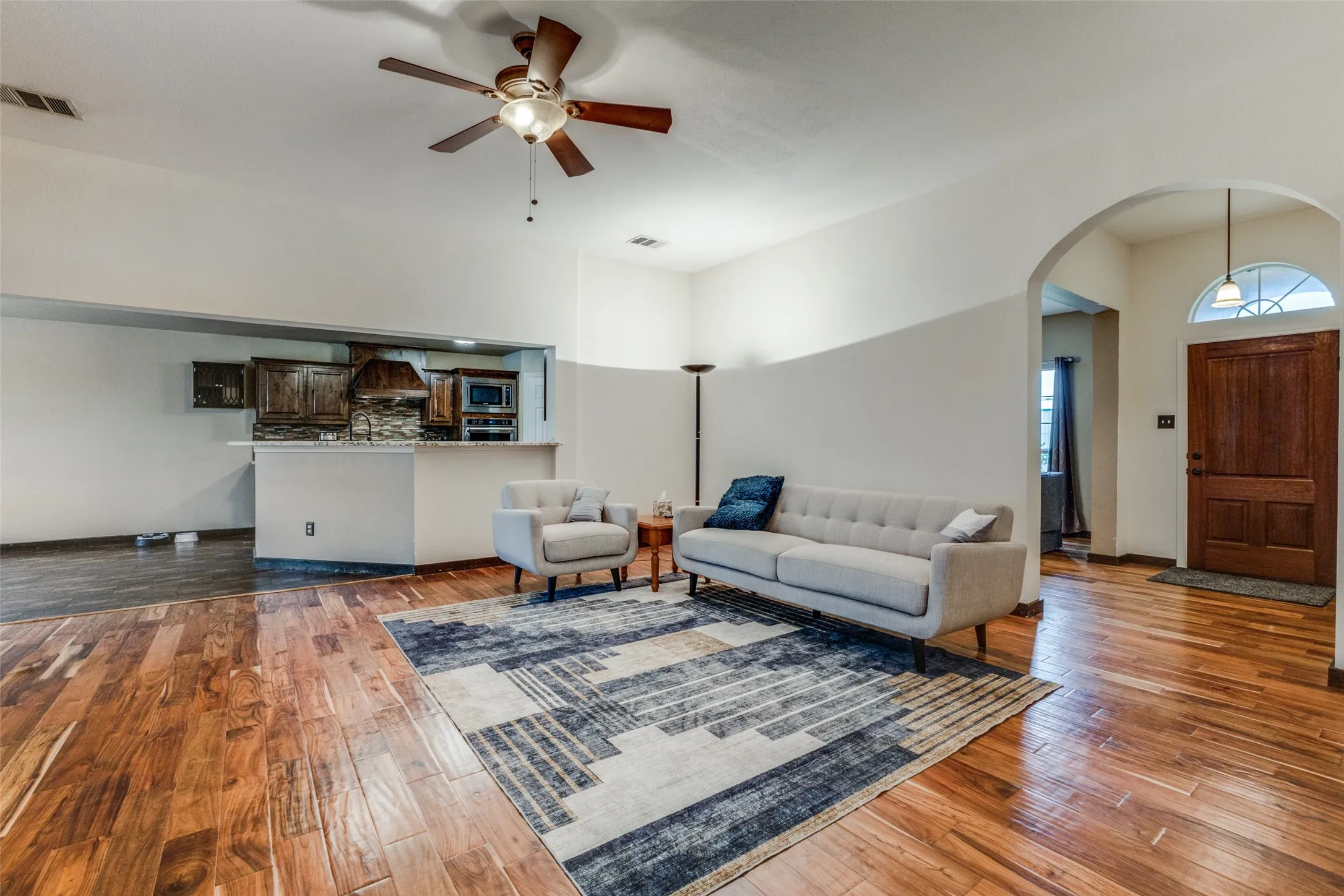 Single Family Residence For Sale in Kaufman County , 14090 Fox Chase Drive, Forney, Texas 75126, 4 Bedroom, 3 Bathroom, 2 Garage spaces, 2,264 Sqft, built in 2003, mls#21384639, Real Estate Agent in Forney, Homes For Sale in Kaufman county, Homes For Sale in Forney, Realtor in Forney Texas, Real Estate Brokerage Independent Realty Texas, Luminita Cordes Realtor