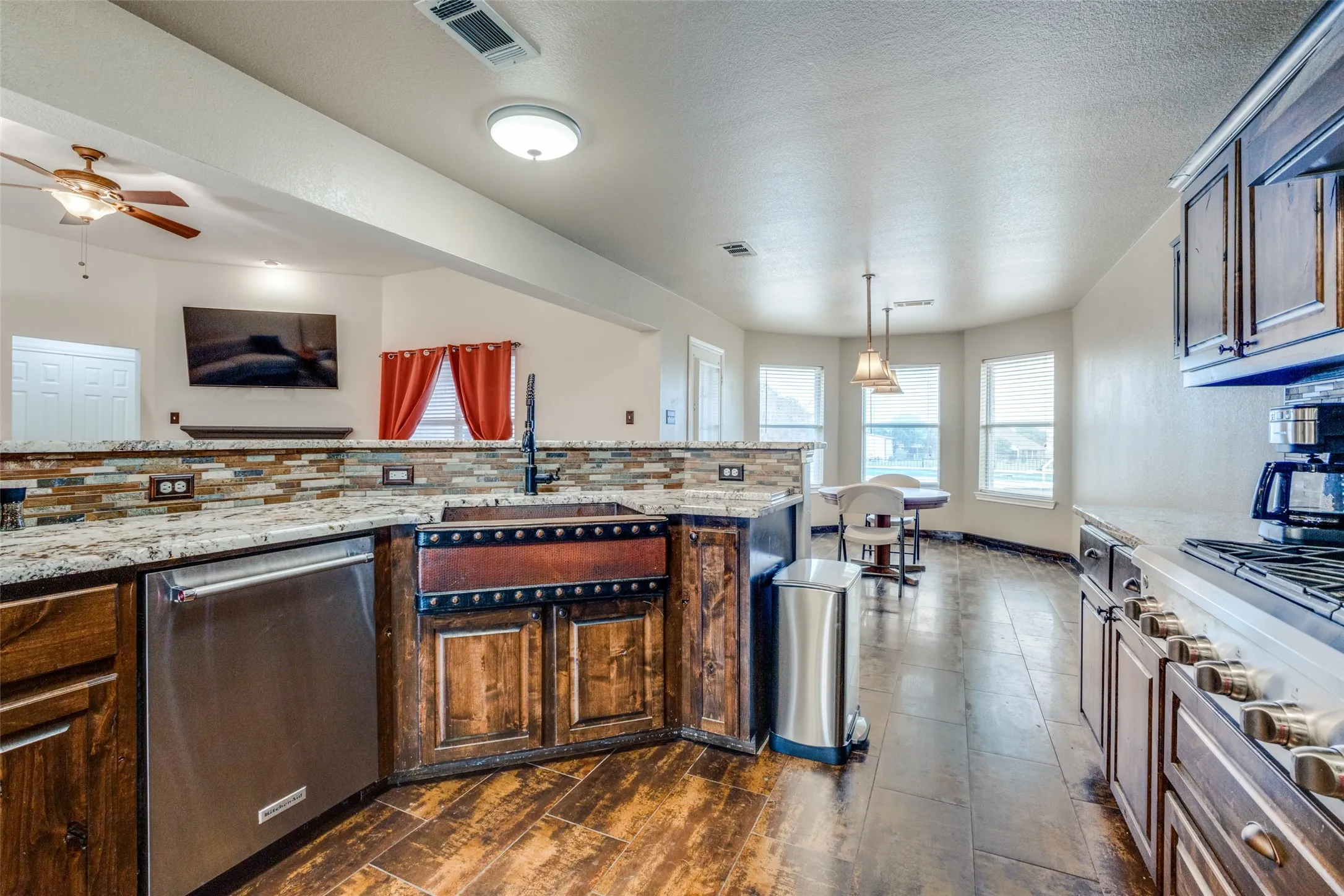 Single Family Residence For Sale in Kaufman County , 14090 Fox Chase Drive, Forney, Texas 75126, 4 Bedroom, 3 Bathroom, 2 Garage spaces, 2,264 Sqft, built in 2003, mls#21384639, Real Estate Agent in Forney, Homes For Sale in Kaufman county, Homes For Sale in Forney, Realtor in Forney Texas, Real Estate Brokerage Independent Realty Texas, Luminita Cordes Realtor