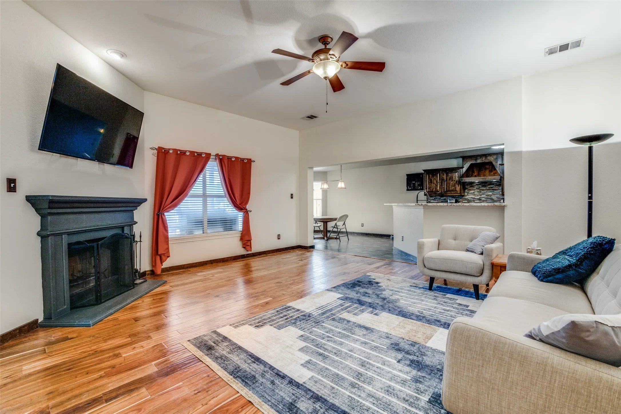 Single Family Residence For Sale in Kaufman County , 14090 Fox Chase Drive, Forney, Texas 75126, 4 Bedroom, 3 Bathroom, 2 Garage spaces, 2,264 Sqft, built in 2003, mls#21384639, Real Estate Agent in Forney, Homes For Sale in Kaufman county, Homes For Sale in Forney, Realtor in Forney Texas, Real Estate Brokerage Independent Realty Texas, Luminita Cordes Realtor