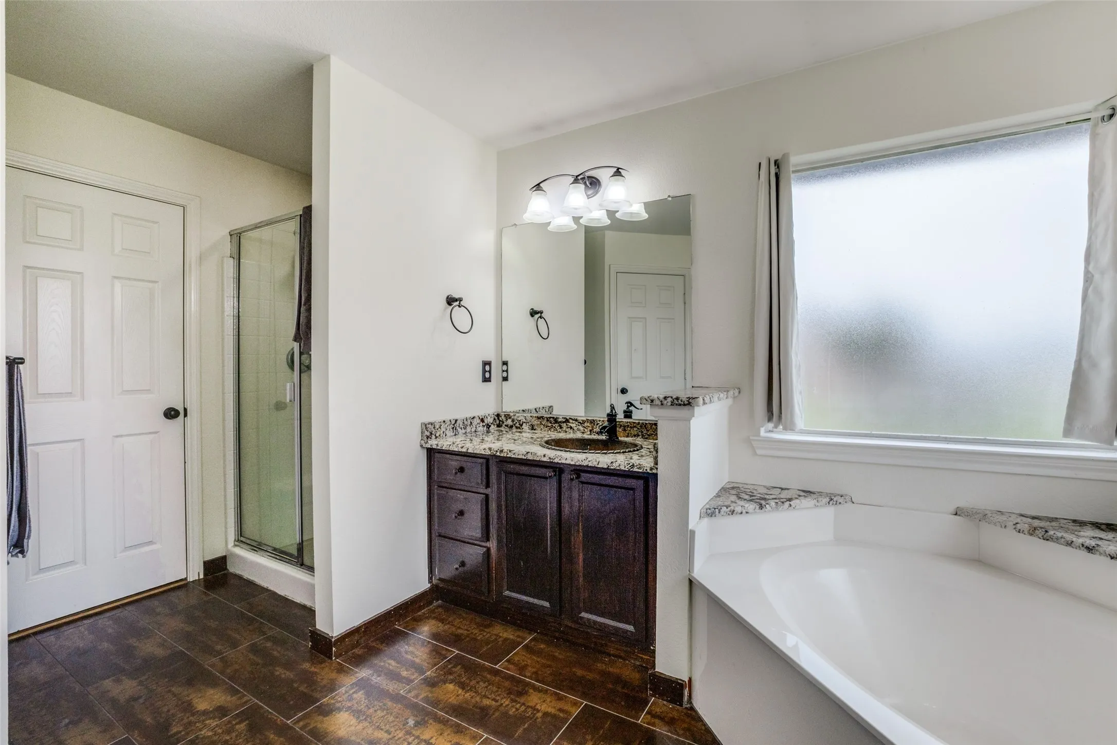 Single Family Residence For Sale in Kaufman County , 14090 Fox Chase Drive, Forney, Texas 75126, 4 Bedroom, 3 Bathroom, 2 Garage spaces, 2,264 Sqft, built in 2003, mls#21384639, Real Estate Agent in Forney, Homes For Sale in Kaufman county, Homes For Sale in Forney, Realtor in Forney Texas, Real Estate Brokerage Independent Realty Texas, Luminita Cordes Realtor