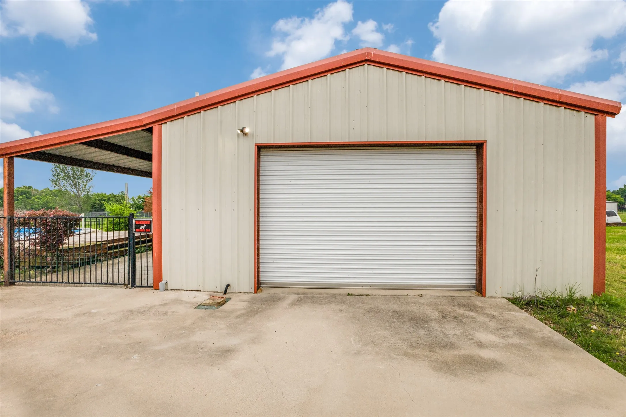 Single Family Residence For Sale in Kaufman County , 14090 Fox Chase Drive, Forney, Texas 75126, 4 Bedroom, 3 Bathroom, 2 Garage spaces, 2,264 Sqft, built in 2003, mls#21384639, Real Estate Agent in Forney, Homes For Sale in Kaufman county, Homes For Sale in Forney, Realtor in Forney Texas, Real Estate Brokerage Independent Realty Texas, Luminita Cordes Realtor