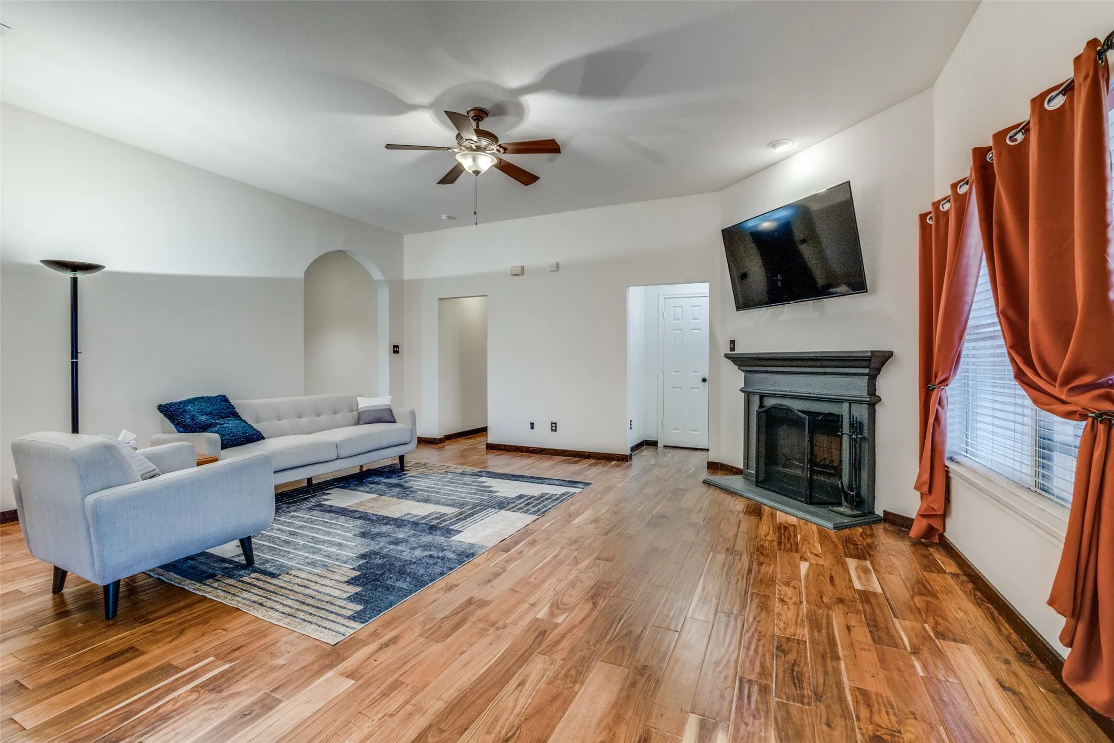 Single Family Residence For Sale in Kaufman County , 14090 Fox Chase Drive, Forney, Texas 75126, 4 Bedroom, 3 Bathroom, 2 Garage spaces, 2,264 Sqft, built in 2003, mls#21384639, Real Estate Agent in Forney, Homes For Sale in Kaufman county, Homes For Sale in Forney, Realtor in Forney Texas, Real Estate Brokerage Independent Realty Texas, Luminita Cordes Realtor