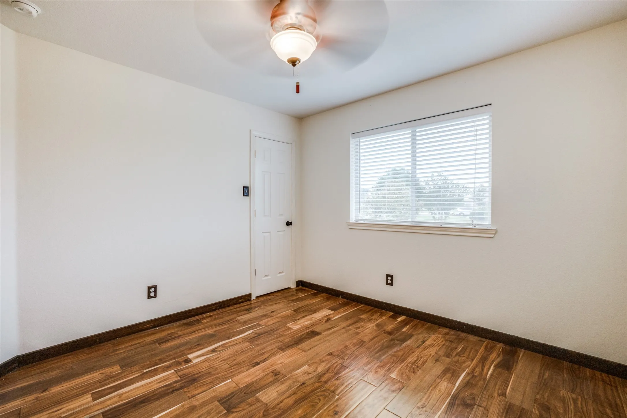 Single Family Residence For Sale in Kaufman County , 14090 Fox Chase Drive, Forney, Texas 75126, 4 Bedroom, 3 Bathroom, 2 Garage spaces, 2,264 Sqft, built in 2003, mls#21384639, Real Estate Agent in Forney, Homes For Sale in Kaufman county, Homes For Sale in Forney, Realtor in Forney Texas, Real Estate Brokerage Independent Realty Texas, Luminita Cordes Realtor