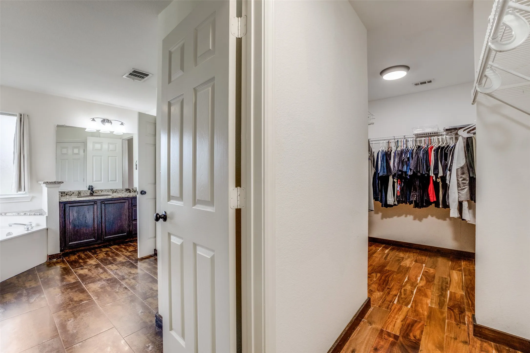 Single Family Residence For Sale in Kaufman County , 14090 Fox Chase Drive, Forney, Texas 75126, 4 Bedroom, 3 Bathroom, 2 Garage spaces, 2,264 Sqft, built in 2003, mls#21384639, Real Estate Agent in Forney, Homes For Sale in Kaufman county, Homes For Sale in Forney, Realtor in Forney Texas, Real Estate Brokerage Independent Realty Texas, Luminita Cordes Realtor