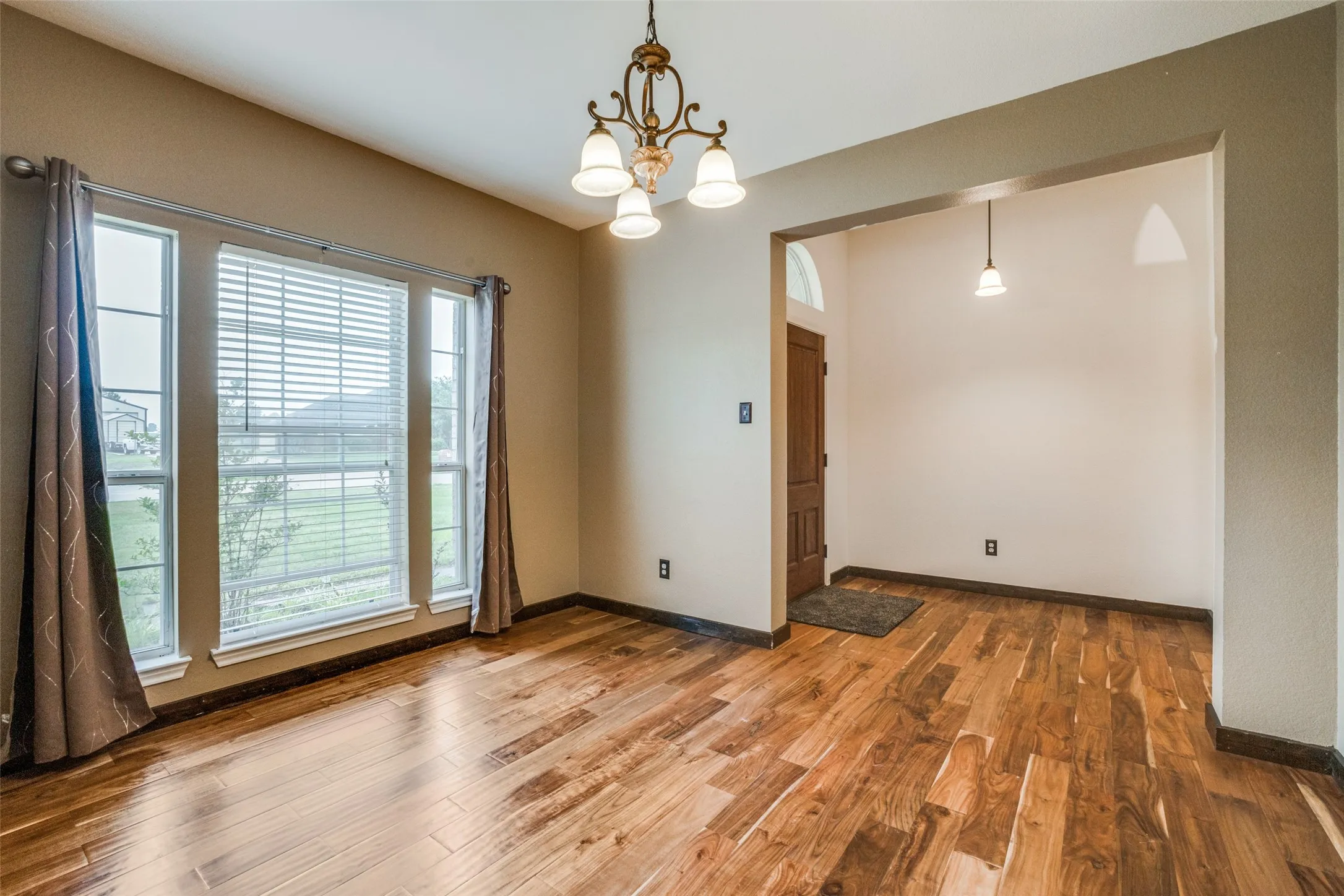 Single Family Residence For Sale in Kaufman County , 14090 Fox Chase Drive, Forney, Texas 75126, 4 Bedroom, 3 Bathroom, 2 Garage spaces, 2,264 Sqft, built in 2003, mls#21384639, Real Estate Agent in Forney, Homes For Sale in Kaufman county, Homes For Sale in Forney, Realtor in Forney Texas, Real Estate Brokerage Independent Realty Texas, Luminita Cordes Realtor