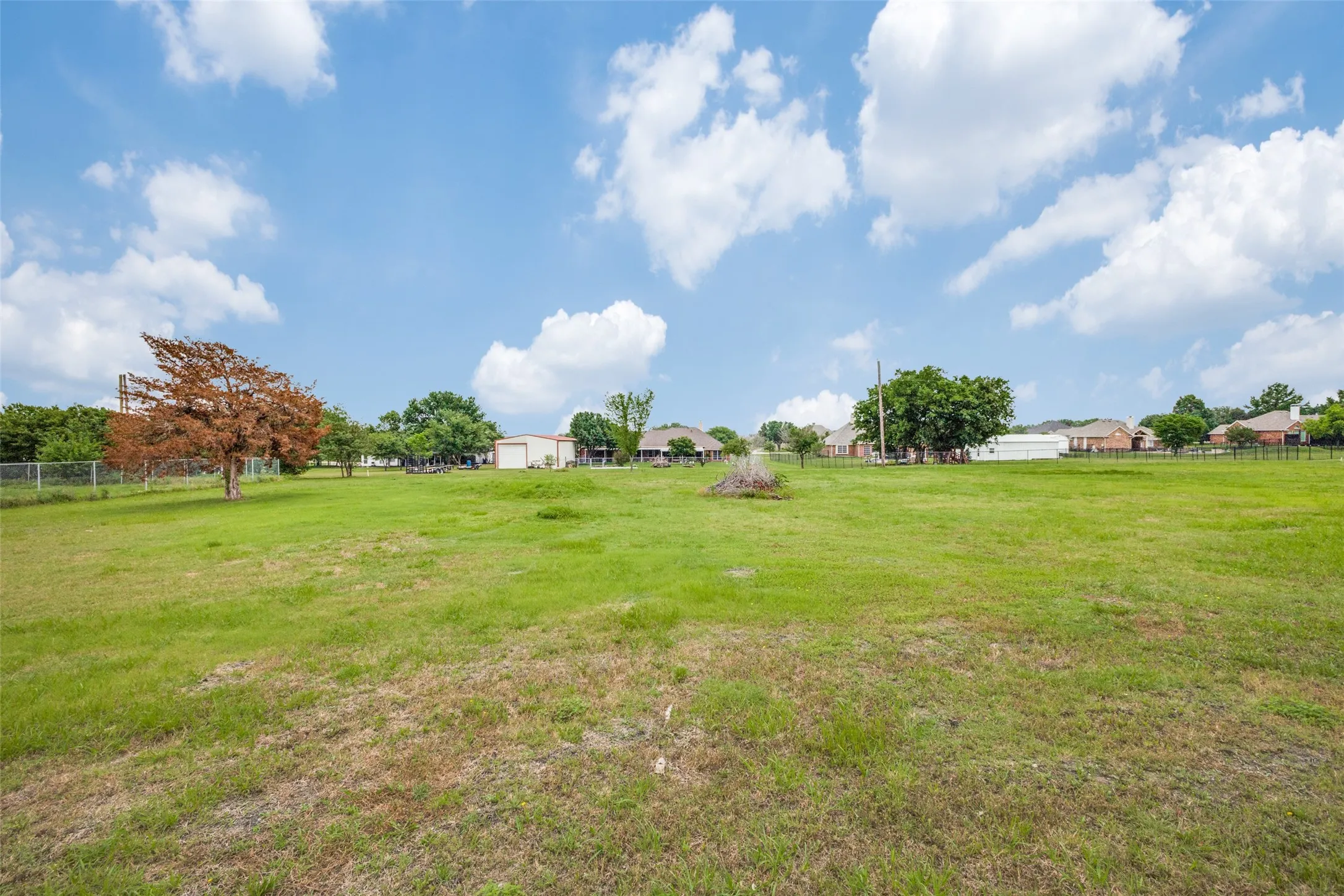 Single Family Residence For Sale in Kaufman County , 14090 Fox Chase Drive, Forney, Texas 75126, 4 Bedroom, 3 Bathroom, 2 Garage spaces, 2,264 Sqft, built in 2003, mls#21384639, Real Estate Agent in Forney, Homes For Sale in Kaufman county, Homes For Sale in Forney, Realtor in Forney Texas, Real Estate Brokerage Independent Realty Texas, Luminita Cordes Realtor