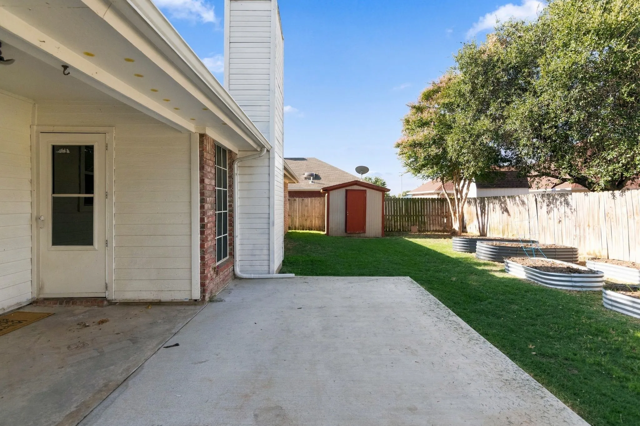 Single Family Residence For Sale in Tarrant County , 7305 Amber Drive, Watauga, Texas 76148, 3 Bedroom, 2 Bathroom, 2 Garage spaces, 1,596 Sqft, built in 1993, mls#21386419, Real Estate Agent in Watauga, Homes For Sale in Tarrant county, Homes For Sale in Watauga, Realtor in Watauga Texas, Real Estate Brokerage Independent Realty Texas, Luminita Cordes Realtor