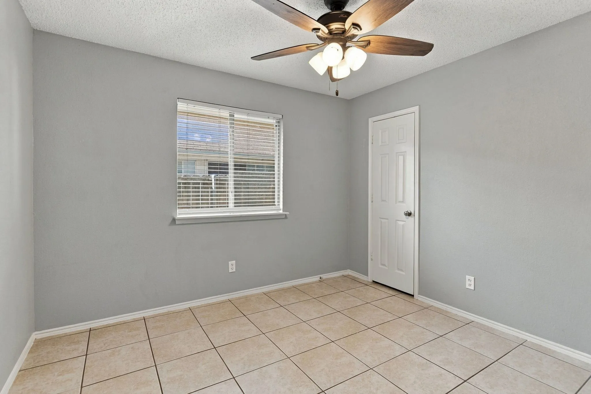 Single Family Residence For Sale in Tarrant County , 7305 Amber Drive, Watauga, Texas 76148, 3 Bedroom, 2 Bathroom, 2 Garage spaces, 1,596 Sqft, built in 1993, mls#21386419, Real Estate Agent in Watauga, Homes For Sale in Tarrant county, Homes For Sale in Watauga, Realtor in Watauga Texas, Real Estate Brokerage Independent Realty Texas, Luminita Cordes Realtor