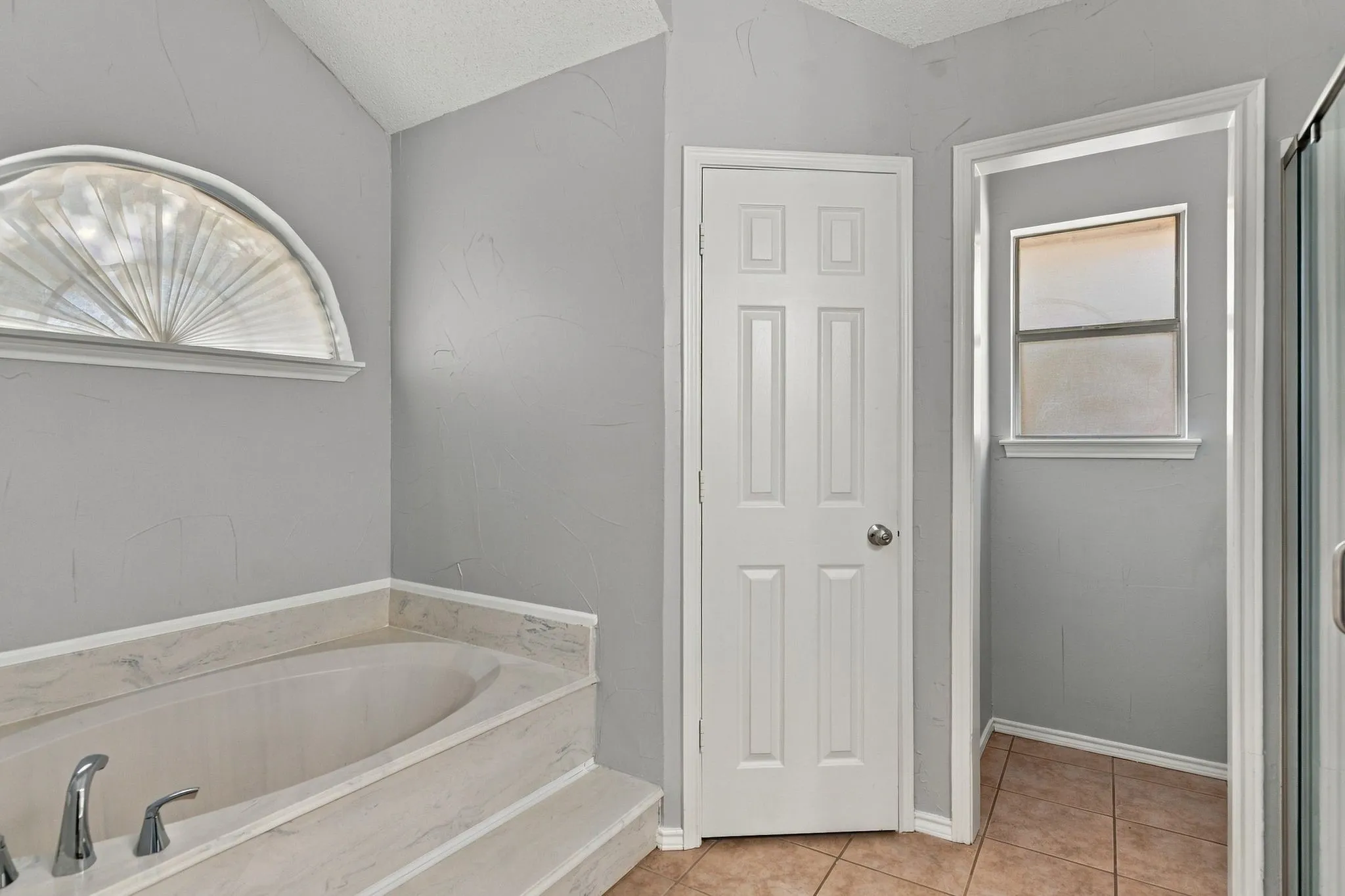 Single Family Residence For Sale in Tarrant County , 7305 Amber Drive, Watauga, Texas 76148, 3 Bedroom, 2 Bathroom, 2 Garage spaces, 1,596 Sqft, built in 1993, mls#21386419, Real Estate Agent in Watauga, Homes For Sale in Tarrant county, Homes For Sale in Watauga, Realtor in Watauga Texas, Real Estate Brokerage Independent Realty Texas, Luminita Cordes Realtor