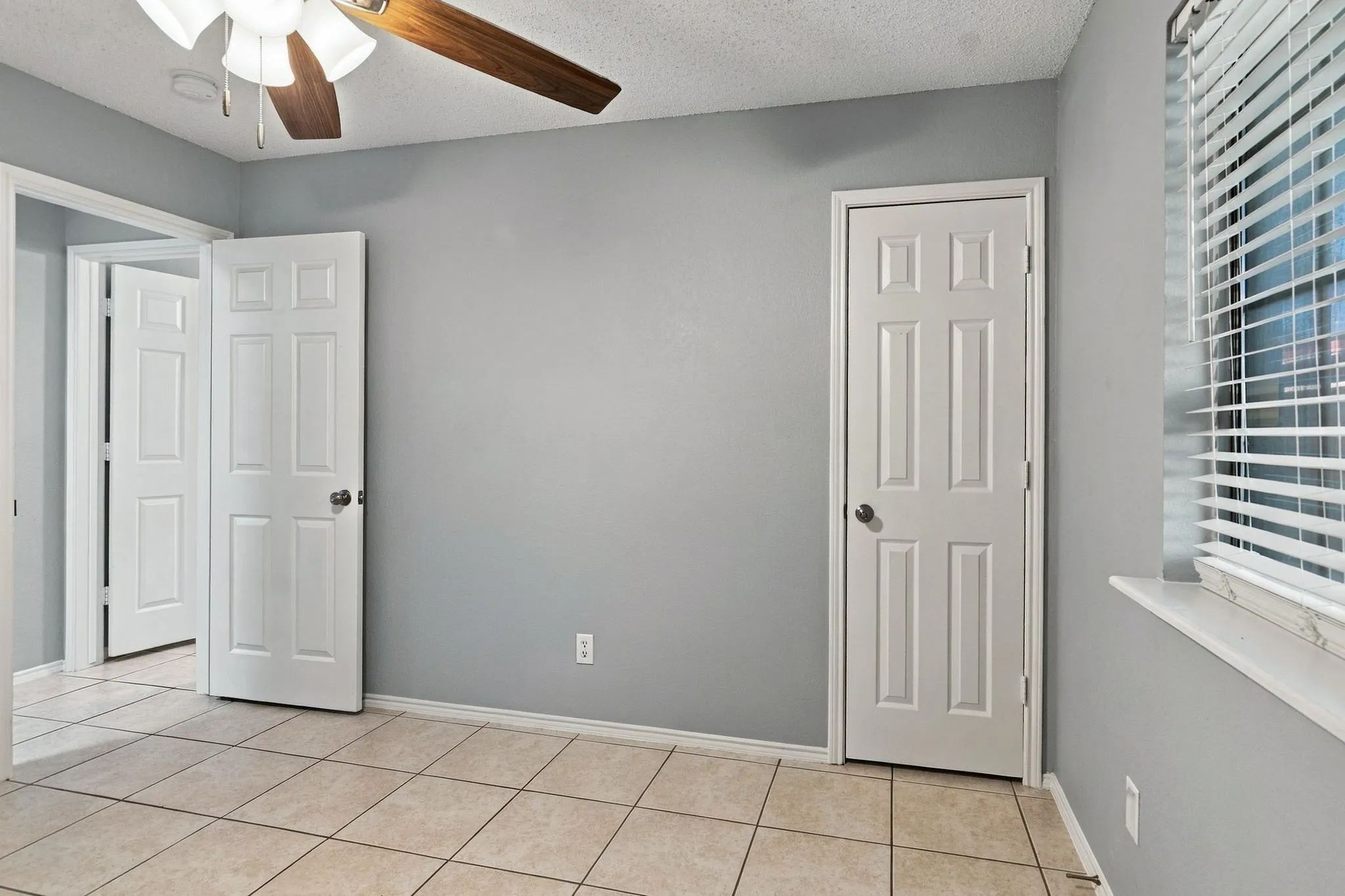 Single Family Residence For Sale in Tarrant County , 7305 Amber Drive, Watauga, Texas 76148, 3 Bedroom, 2 Bathroom, 2 Garage spaces, 1,596 Sqft, built in 1993, mls#21386419, Real Estate Agent in Watauga, Homes For Sale in Tarrant county, Homes For Sale in Watauga, Realtor in Watauga Texas, Real Estate Brokerage Independent Realty Texas, Luminita Cordes Realtor