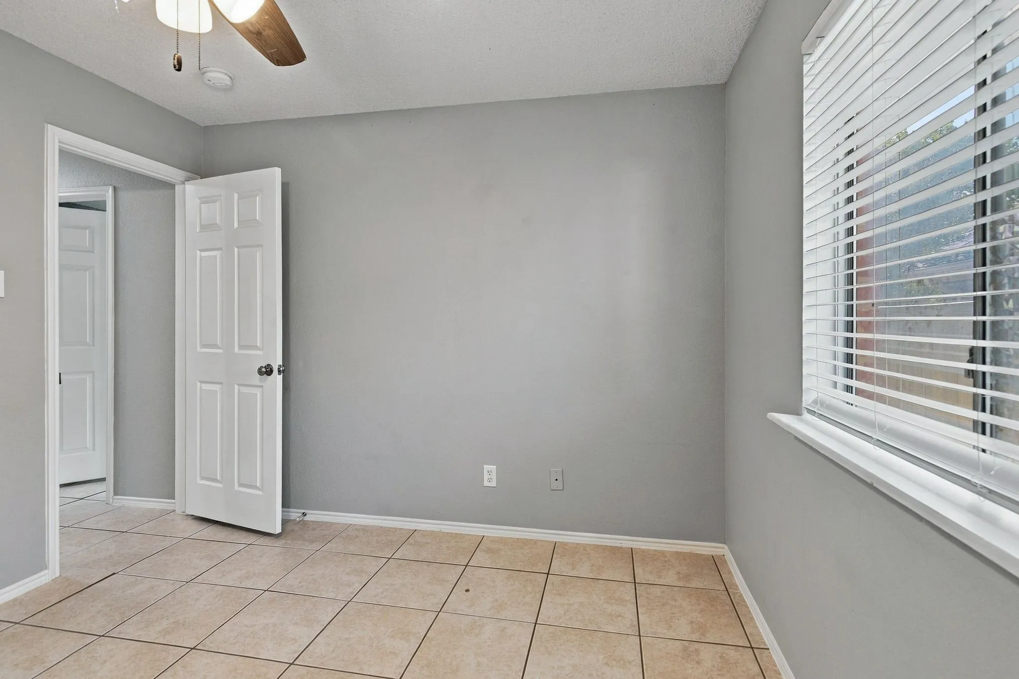 Single Family Residence For Sale in Tarrant County , 7305 Amber Drive, Watauga, Texas 76148, 3 Bedroom, 2 Bathroom, 2 Garage spaces, 1,596 Sqft, built in 1993, mls#21386419, Real Estate Agent in Watauga, Homes For Sale in Tarrant county, Homes For Sale in Watauga, Realtor in Watauga Texas, Real Estate Brokerage Independent Realty Texas, Luminita Cordes Realtor