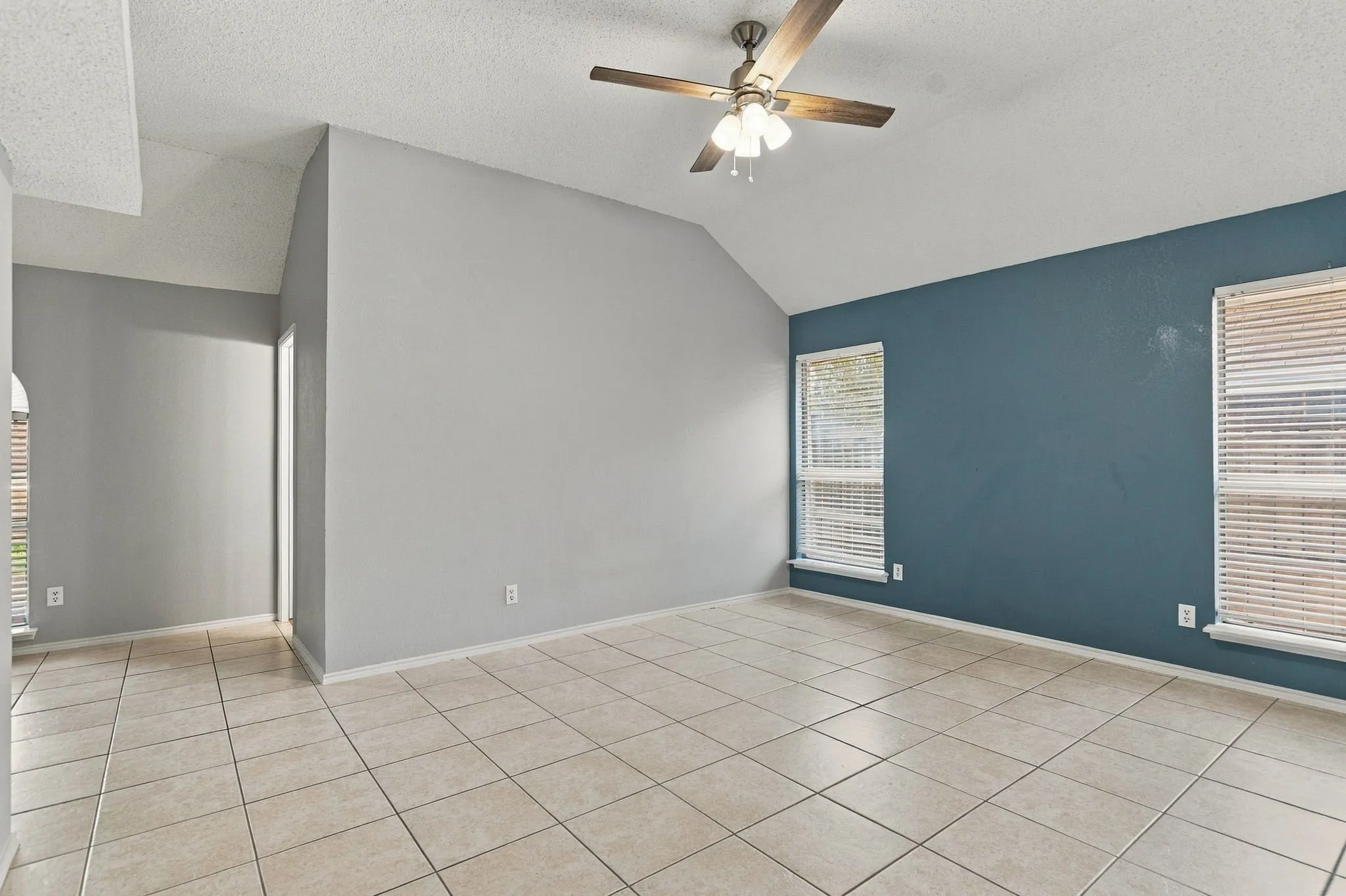 Single Family Residence For Sale in Tarrant County , 7305 Amber Drive, Watauga, Texas 76148, 3 Bedroom, 2 Bathroom, 2 Garage spaces, 1,596 Sqft, built in 1993, mls#21386419, Real Estate Agent in Watauga, Homes For Sale in Tarrant county, Homes For Sale in Watauga, Realtor in Watauga Texas, Real Estate Brokerage Independent Realty Texas, Luminita Cordes Realtor
