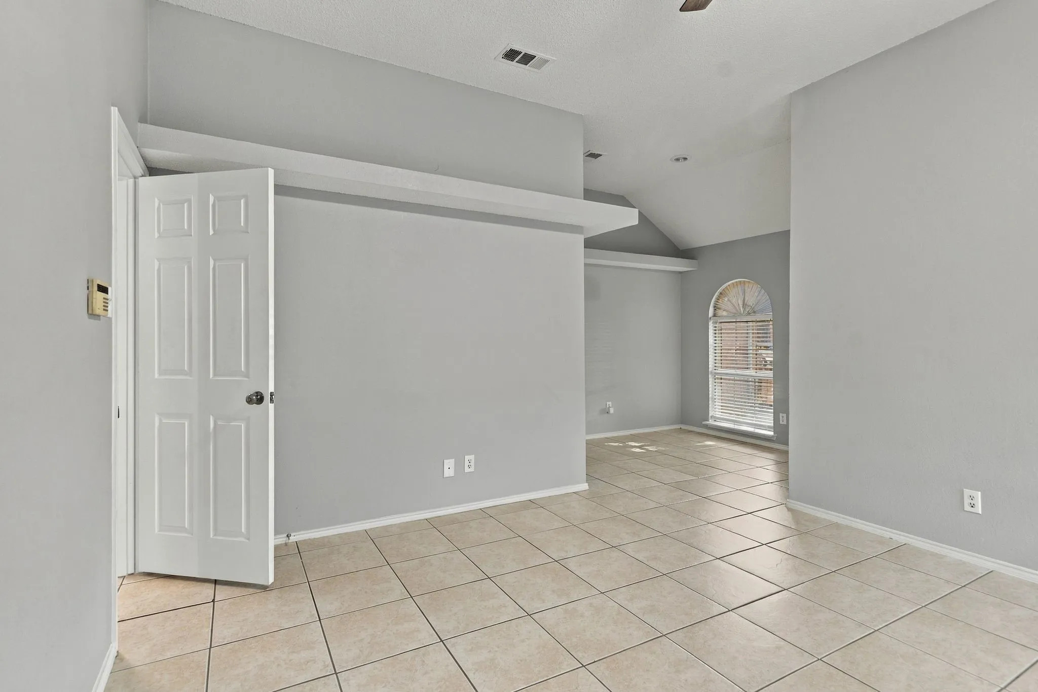 Single Family Residence For Sale in Tarrant County , 7305 Amber Drive, Watauga, Texas 76148, 3 Bedroom, 2 Bathroom, 2 Garage spaces, 1,596 Sqft, built in 1993, mls#21386419, Real Estate Agent in Watauga, Homes For Sale in Tarrant county, Homes For Sale in Watauga, Realtor in Watauga Texas, Real Estate Brokerage Independent Realty Texas, Luminita Cordes Realtor