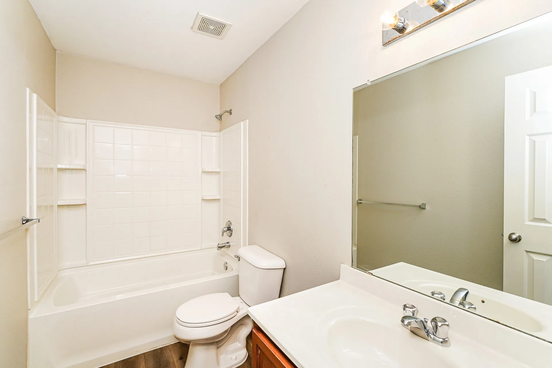 Single Family Residence For Rent in Johnson County , 716 Wrigley Drive, Burleson, Texas 76028, 4 Bedroom, 3 Bathroom, 2 Garage spaces, 2,603 Sqft, built in 2006, mls#21386431, Real Estate Agent in Burleson, Homes For Rent in Johnson county, Homes For Rent in Burleson, Realtor in Burleson Texas, Real Estate Brokerage Independent Realty Texas, Luminita Cordes Realtor