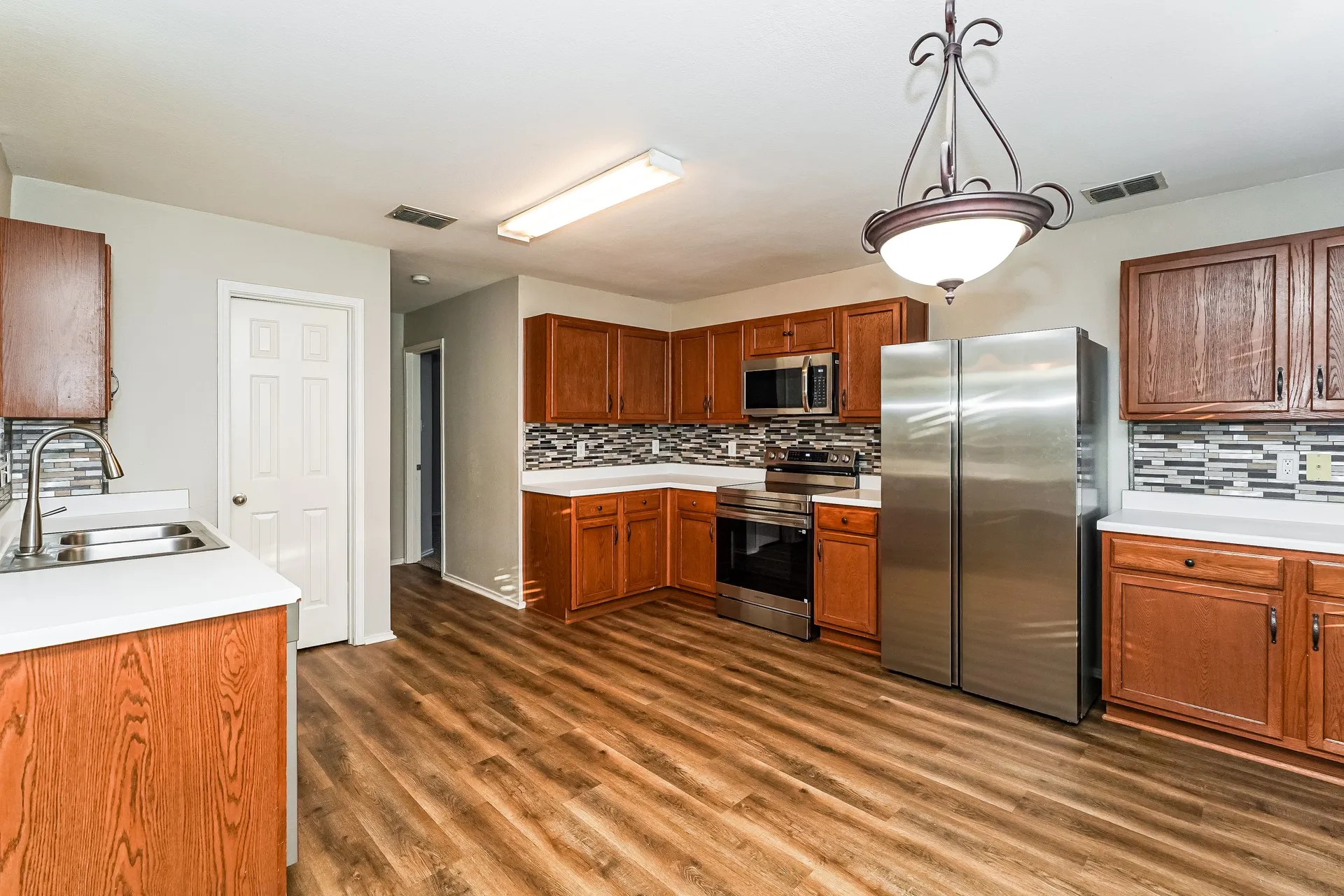 Single Family Residence For Rent in Johnson County , 716 Wrigley Drive, Burleson, Texas 76028, 4 Bedroom, 3 Bathroom, 2 Garage spaces, 2,603 Sqft, built in 2006, mls#21386431, Real Estate Agent in Burleson, Homes For Rent in Johnson county, Homes For Rent in Burleson, Realtor in Burleson Texas, Real Estate Brokerage Independent Realty Texas, Luminita Cordes Realtor