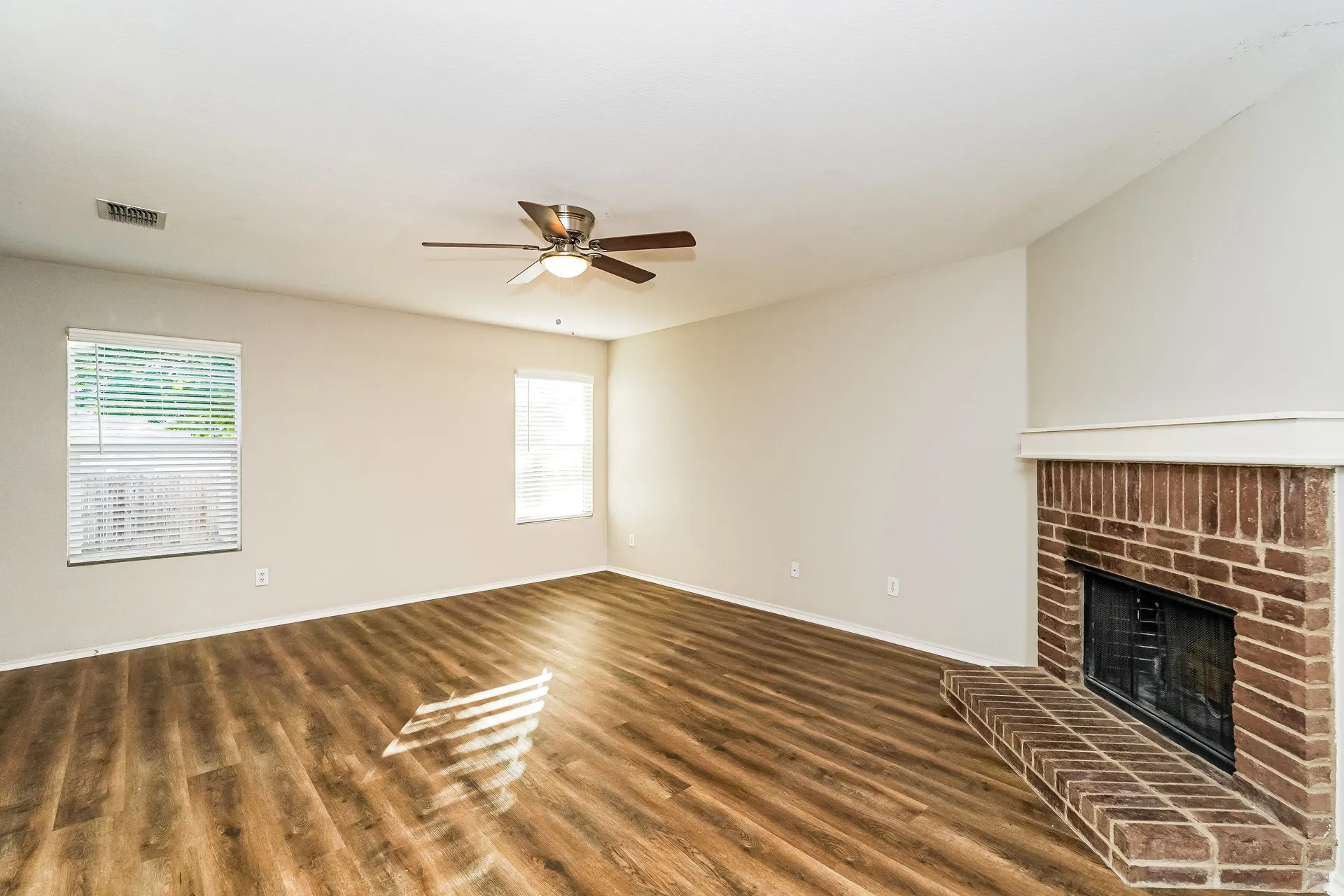 Single Family Residence For Rent in Johnson County , 716 Wrigley Drive, Burleson, Texas 76028, 4 Bedroom, 3 Bathroom, 2 Garage spaces, 2,603 Sqft, built in 2006, mls#21386431, Real Estate Agent in Burleson, Homes For Rent in Johnson county, Homes For Rent in Burleson, Realtor in Burleson Texas, Real Estate Brokerage Independent Realty Texas, Luminita Cordes Realtor