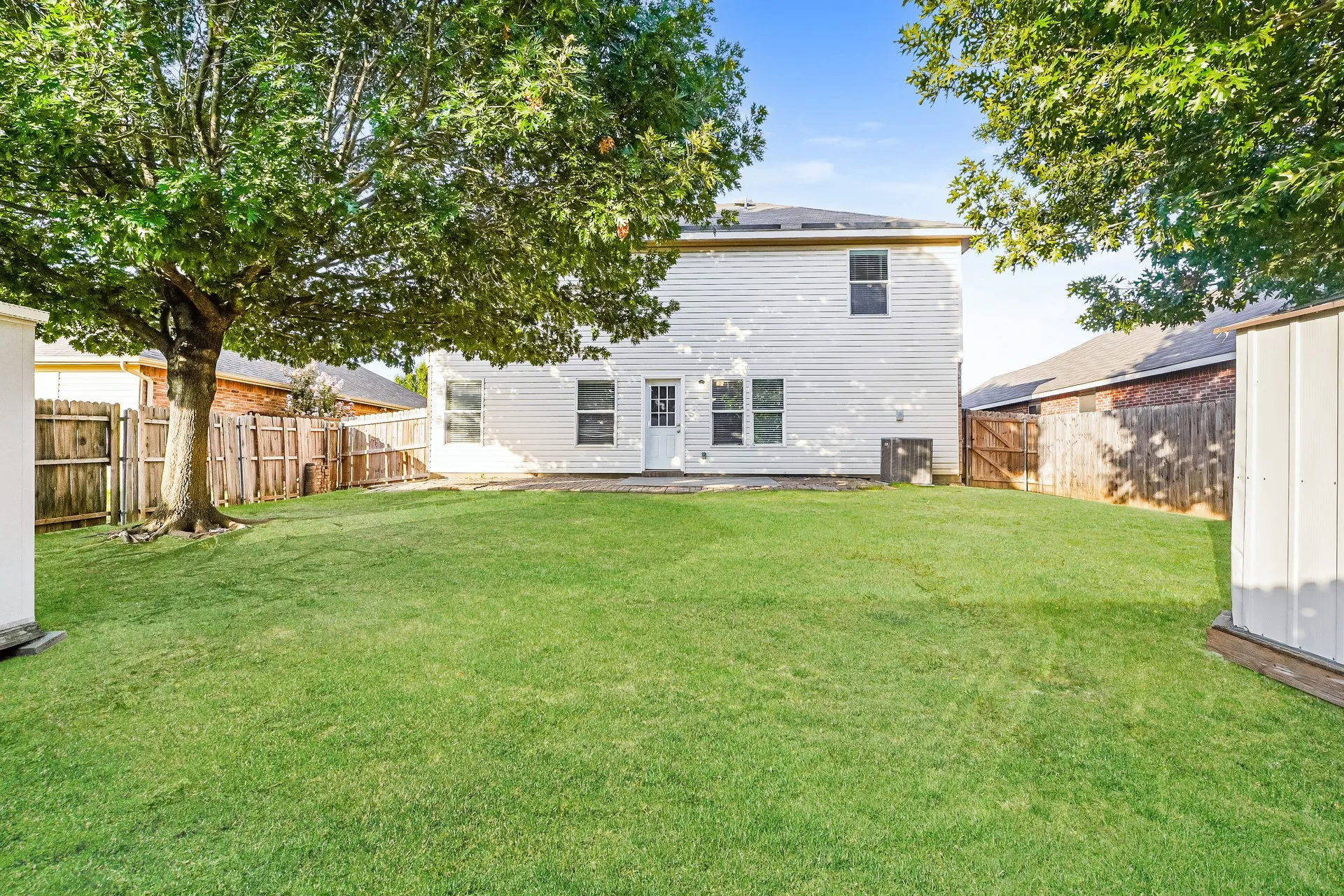 Single Family Residence For Rent in Johnson County , 716 Wrigley Drive, Burleson, Texas 76028, 4 Bedroom, 3 Bathroom, 2 Garage spaces, 2,603 Sqft, built in 2006, mls#21386431, Real Estate Agent in Burleson, Homes For Rent in Johnson county, Homes For Rent in Burleson, Realtor in Burleson Texas, Real Estate Brokerage Independent Realty Texas, Luminita Cordes Realtor
