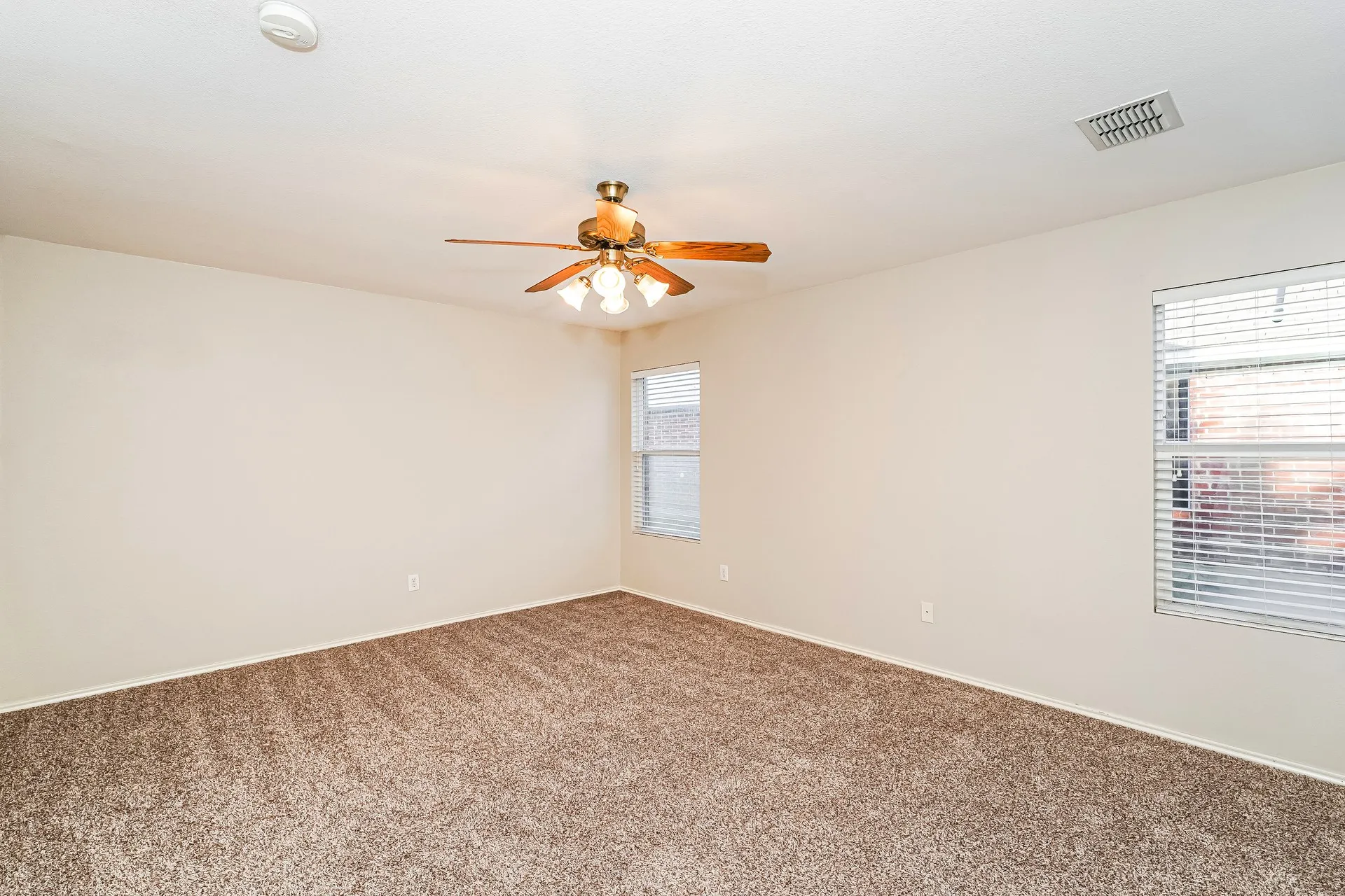 Single Family Residence For Rent in Johnson County , 716 Wrigley Drive, Burleson, Texas 76028, 4 Bedroom, 3 Bathroom, 2 Garage spaces, 2,603 Sqft, built in 2006, mls#21386431, Real Estate Agent in Burleson, Homes For Rent in Johnson county, Homes For Rent in Burleson, Realtor in Burleson Texas, Real Estate Brokerage Independent Realty Texas, Luminita Cordes Realtor
