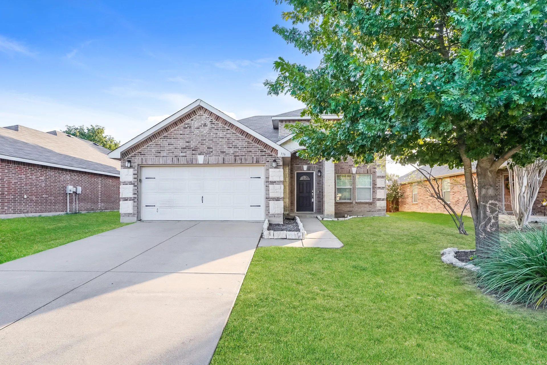 Single Family Residence For Rent in Johnson County , 716 Wrigley Drive, Burleson, Texas 76028, 4 Bedroom, 3 Bathroom, 2 Garage spaces, 2,603 Sqft, built in 2006, mls#21386431, Real Estate Agent in Burleson, Homes For Rent in Johnson county, Homes For Rent in Burleson, Realtor in Burleson Texas, Real Estate Brokerage Independent Realty Texas, Luminita Cordes Realtor
