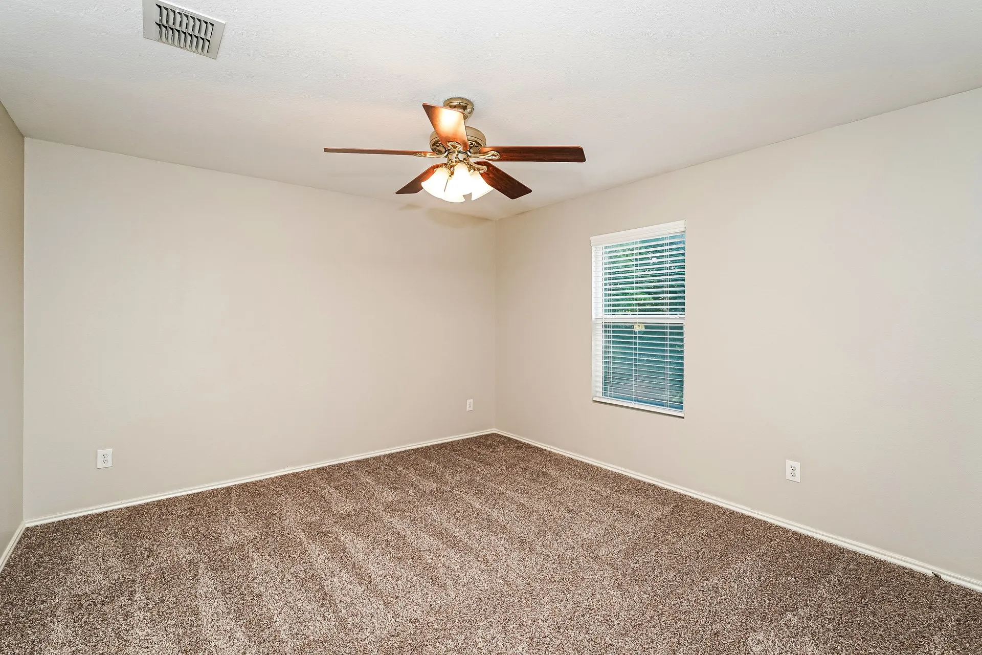 Single Family Residence For Rent in Johnson County , 716 Wrigley Drive, Burleson, Texas 76028, 4 Bedroom, 3 Bathroom, 2 Garage spaces, 2,603 Sqft, built in 2006, mls#21386431, Real Estate Agent in Burleson, Homes For Rent in Johnson county, Homes For Rent in Burleson, Realtor in Burleson Texas, Real Estate Brokerage Independent Realty Texas, Luminita Cordes Realtor