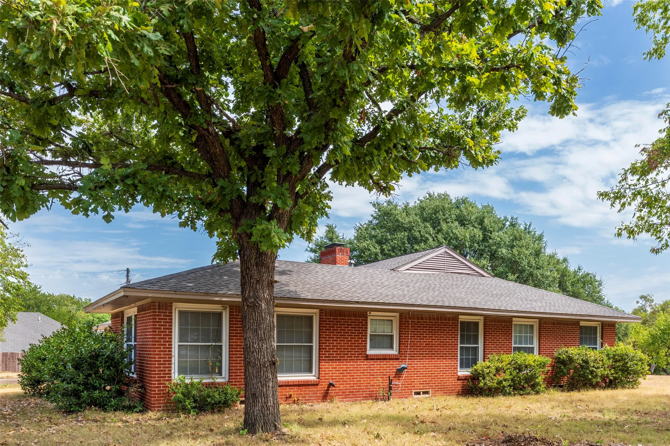 Single Family Residence For Sale in Dallas County , 1119 Dula Circle, Duncanville, Texas 75116, 4 Bedroom, 3 Bathroom, Garage spaces, 2,735 Sqft, built in 1950, mls#21386422, Real Estate Agent in Duncanville, Homes For Sale in Dallas county, Homes For Sale in Duncanville, Realtor in Duncanville Texas, Real Estate Brokerage Independent Realty Texas, Luminita Cordes Realtor