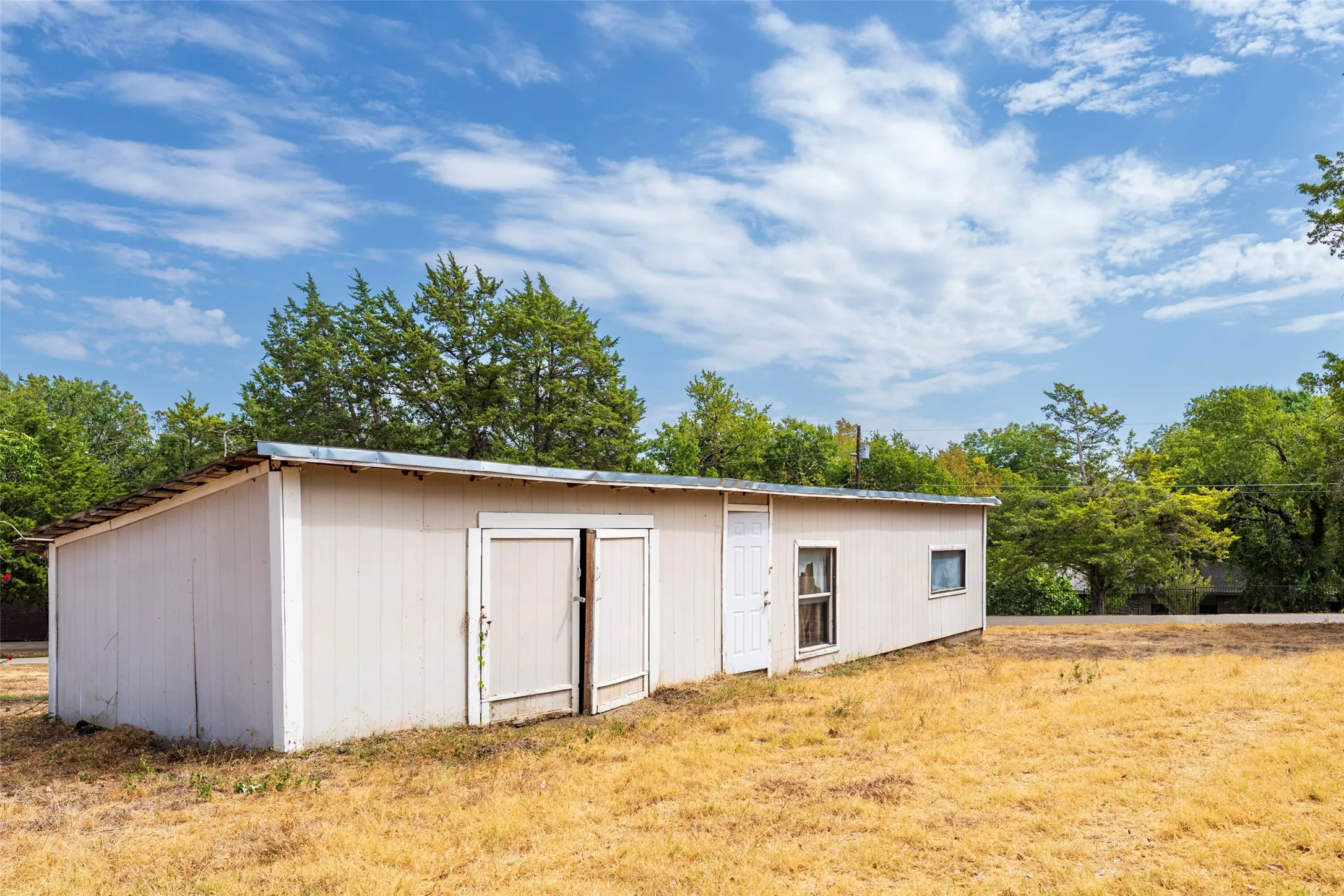 Single Family Residence For Sale in Dallas County , 1119 Dula Circle, Duncanville, Texas 75116, 4 Bedroom, 3 Bathroom, Garage spaces, 2,735 Sqft, built in 1950, mls#21386422, Real Estate Agent in Duncanville, Homes For Sale in Dallas county, Homes For Sale in Duncanville, Realtor in Duncanville Texas, Real Estate Brokerage Independent Realty Texas, Luminita Cordes Realtor