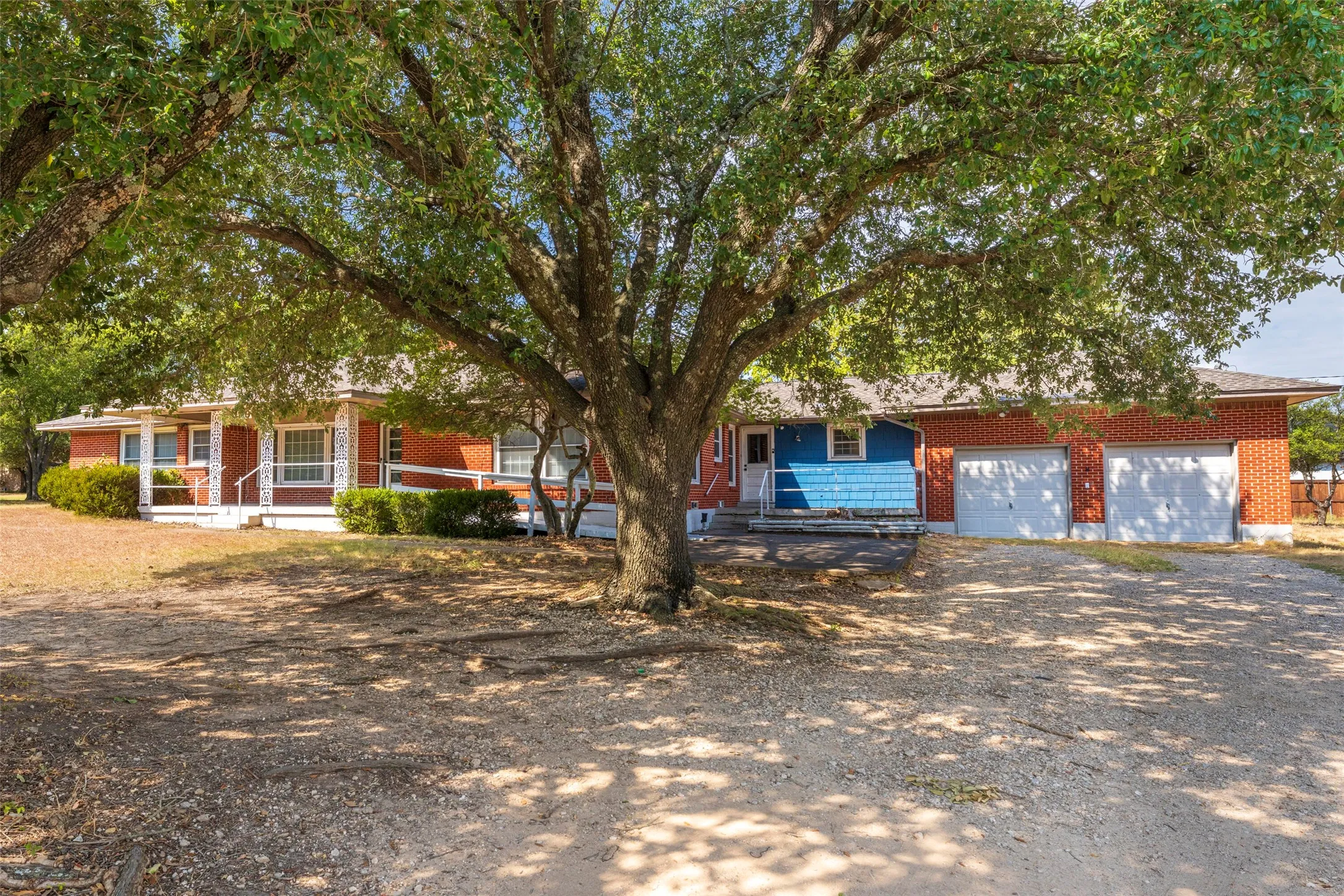 Single Family Residence For Sale in Dallas County , 1119 Dula Circle, Duncanville, Texas 75116, 4 Bedroom, 3 Bathroom, Garage spaces, 2,735 Sqft, built in 1950, mls#21386422, Real Estate Agent in Duncanville, Homes For Sale in Dallas county, Homes For Sale in Duncanville, Realtor in Duncanville Texas, Real Estate Brokerage Independent Realty Texas, Luminita Cordes Realtor