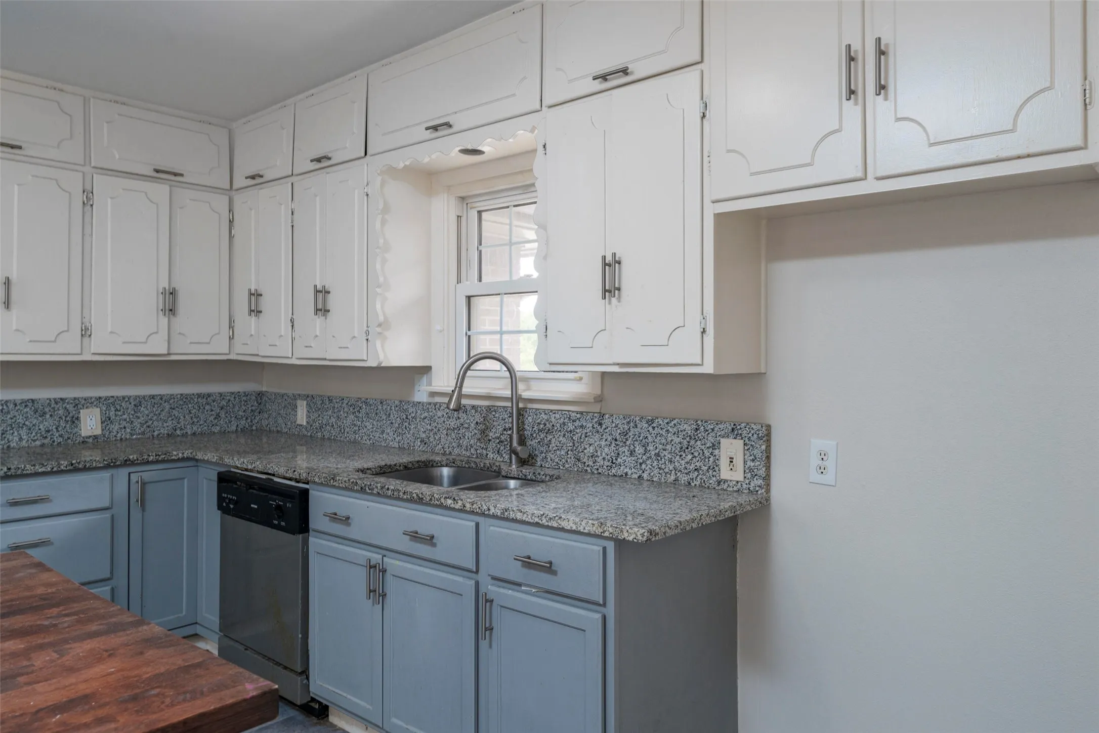 Single Family Residence For Sale in Dallas County , 1119 Dula Circle, Duncanville, Texas 75116, 4 Bedroom, 3 Bathroom, Garage spaces, 2,735 Sqft, built in 1950, mls#21386422, Real Estate Agent in Duncanville, Homes For Sale in Dallas county, Homes For Sale in Duncanville, Realtor in Duncanville Texas, Real Estate Brokerage Independent Realty Texas, Luminita Cordes Realtor