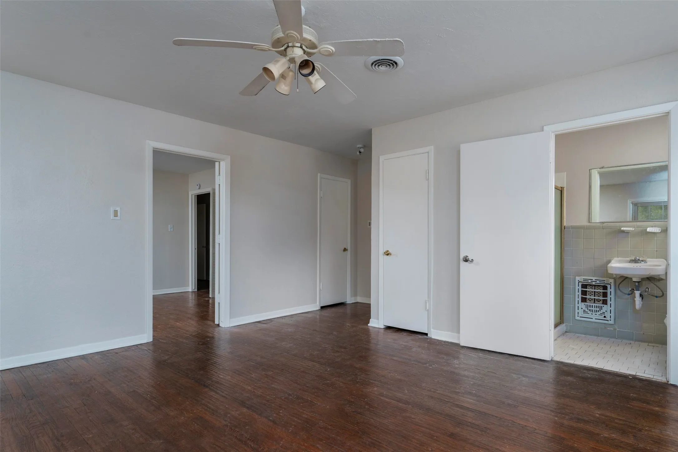 Single Family Residence For Sale in Dallas County , 1119 Dula Circle, Duncanville, Texas 75116, 4 Bedroom, 3 Bathroom, Garage spaces, 2,735 Sqft, built in 1950, mls#21386422, Real Estate Agent in Duncanville, Homes For Sale in Dallas county, Homes For Sale in Duncanville, Realtor in Duncanville Texas, Real Estate Brokerage Independent Realty Texas, Luminita Cordes Realtor