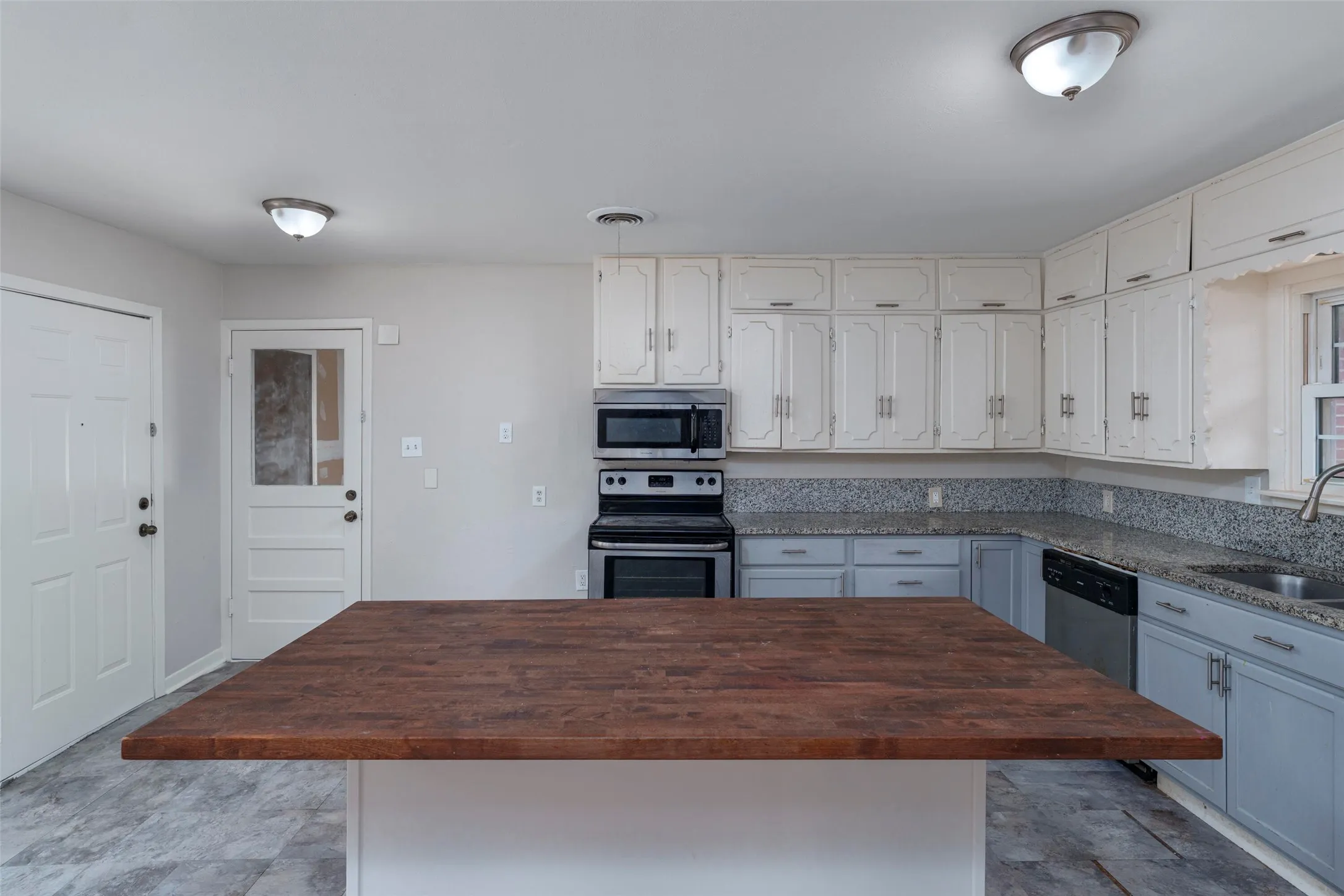 Single Family Residence For Sale in Dallas County , 1119 Dula Circle, Duncanville, Texas 75116, 4 Bedroom, 3 Bathroom, Garage spaces, 2,735 Sqft, built in 1950, mls#21386422, Real Estate Agent in Duncanville, Homes For Sale in Dallas county, Homes For Sale in Duncanville, Realtor in Duncanville Texas, Real Estate Brokerage Independent Realty Texas, Luminita Cordes Realtor