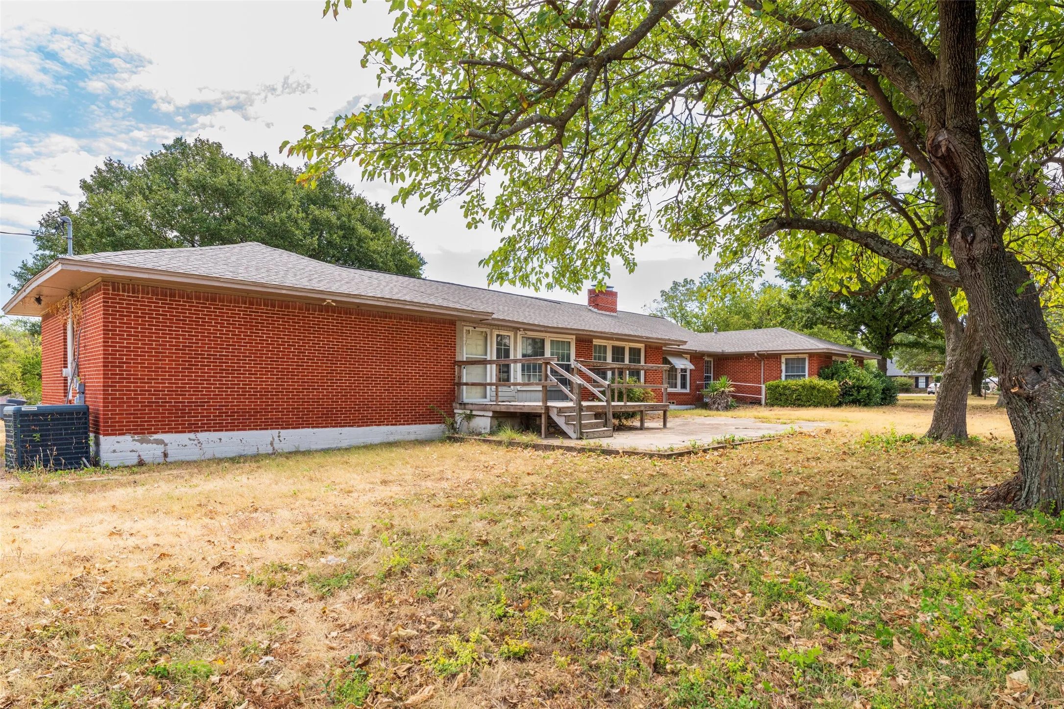 Single Family Residence For Sale in Dallas County , 1119 Dula Circle, Duncanville, Texas 75116, 4 Bedroom, 3 Bathroom, Garage spaces, 2,735 Sqft, built in 1950, mls#21386422, Real Estate Agent in Duncanville, Homes For Sale in Dallas county, Homes For Sale in Duncanville, Realtor in Duncanville Texas, Real Estate Brokerage Independent Realty Texas, Luminita Cordes Realtor