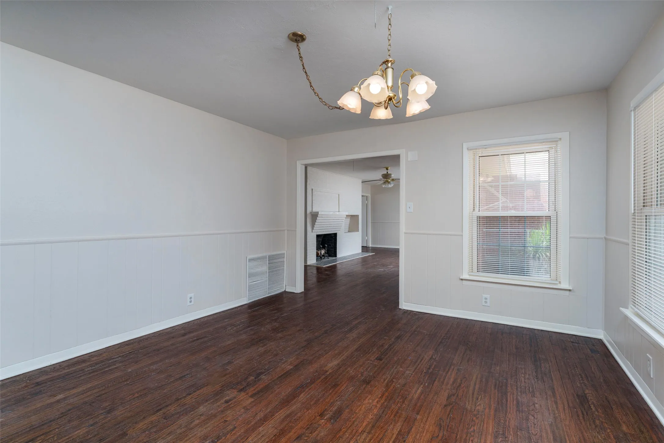 Single Family Residence For Sale in Dallas County , 1119 Dula Circle, Duncanville, Texas 75116, 4 Bedroom, 3 Bathroom, Garage spaces, 2,735 Sqft, built in 1950, mls#21386422, Real Estate Agent in Duncanville, Homes For Sale in Dallas county, Homes For Sale in Duncanville, Realtor in Duncanville Texas, Real Estate Brokerage Independent Realty Texas, Luminita Cordes Realtor