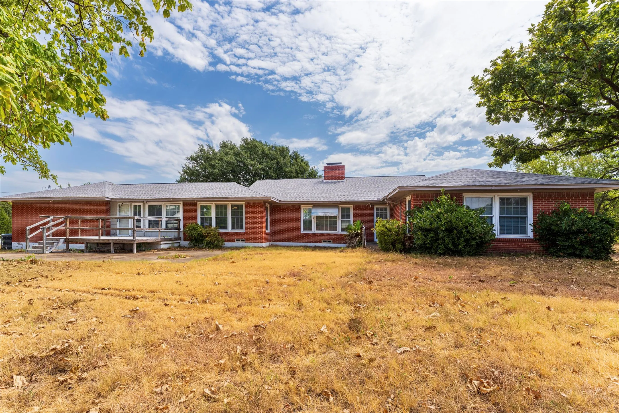 Single Family Residence For Sale in Dallas County , 1119 Dula Circle, Duncanville, Texas 75116, 4 Bedroom, 3 Bathroom, Garage spaces, 2,735 Sqft, built in 1950, mls#21386422, Real Estate Agent in Duncanville, Homes For Sale in Dallas county, Homes For Sale in Duncanville, Realtor in Duncanville Texas, Real Estate Brokerage Independent Realty Texas, Luminita Cordes Realtor