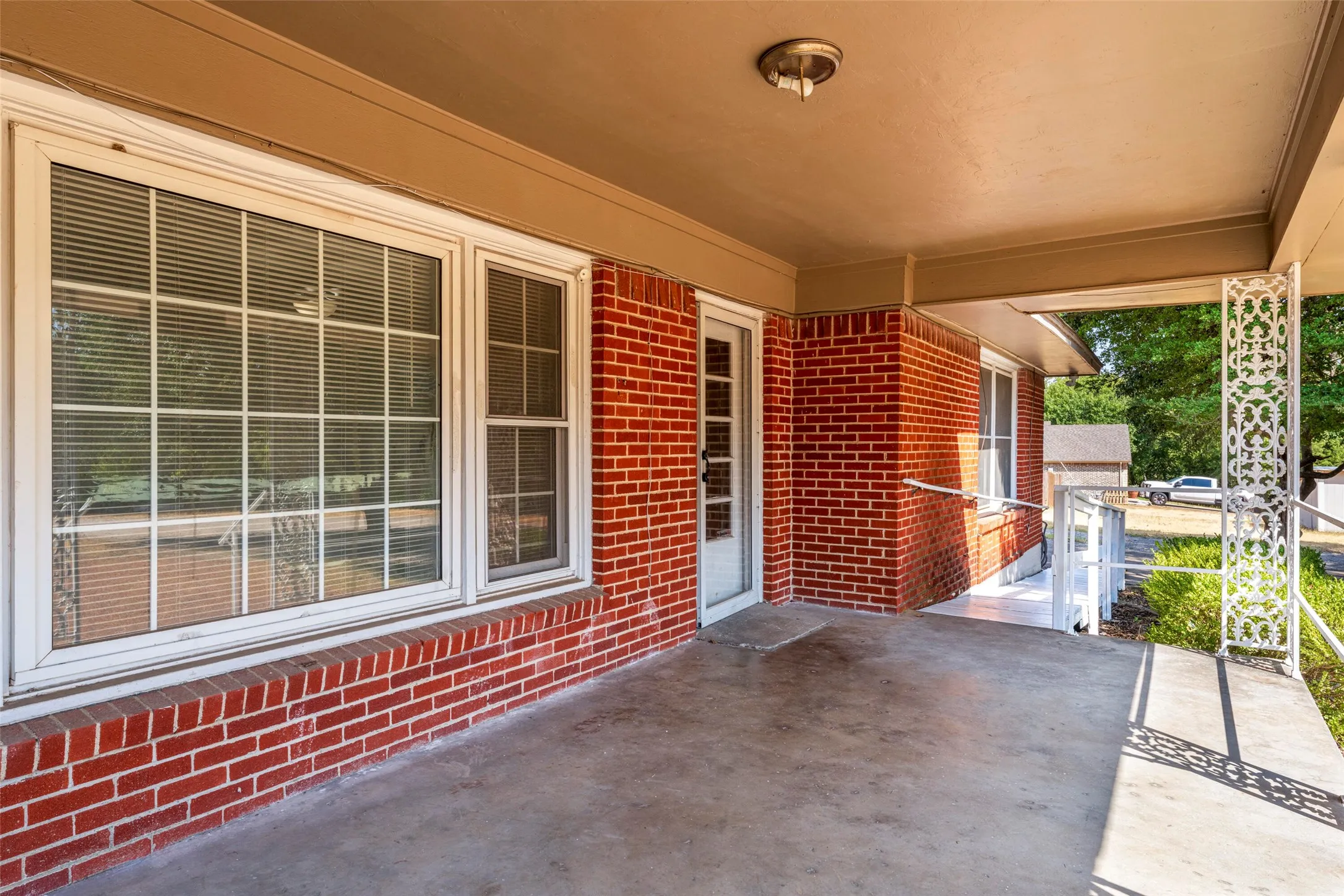Single Family Residence For Sale in Dallas County , 1119 Dula Circle, Duncanville, Texas 75116, 4 Bedroom, 3 Bathroom, Garage spaces, 2,735 Sqft, built in 1950, mls#21386422, Real Estate Agent in Duncanville, Homes For Sale in Dallas county, Homes For Sale in Duncanville, Realtor in Duncanville Texas, Real Estate Brokerage Independent Realty Texas, Luminita Cordes Realtor