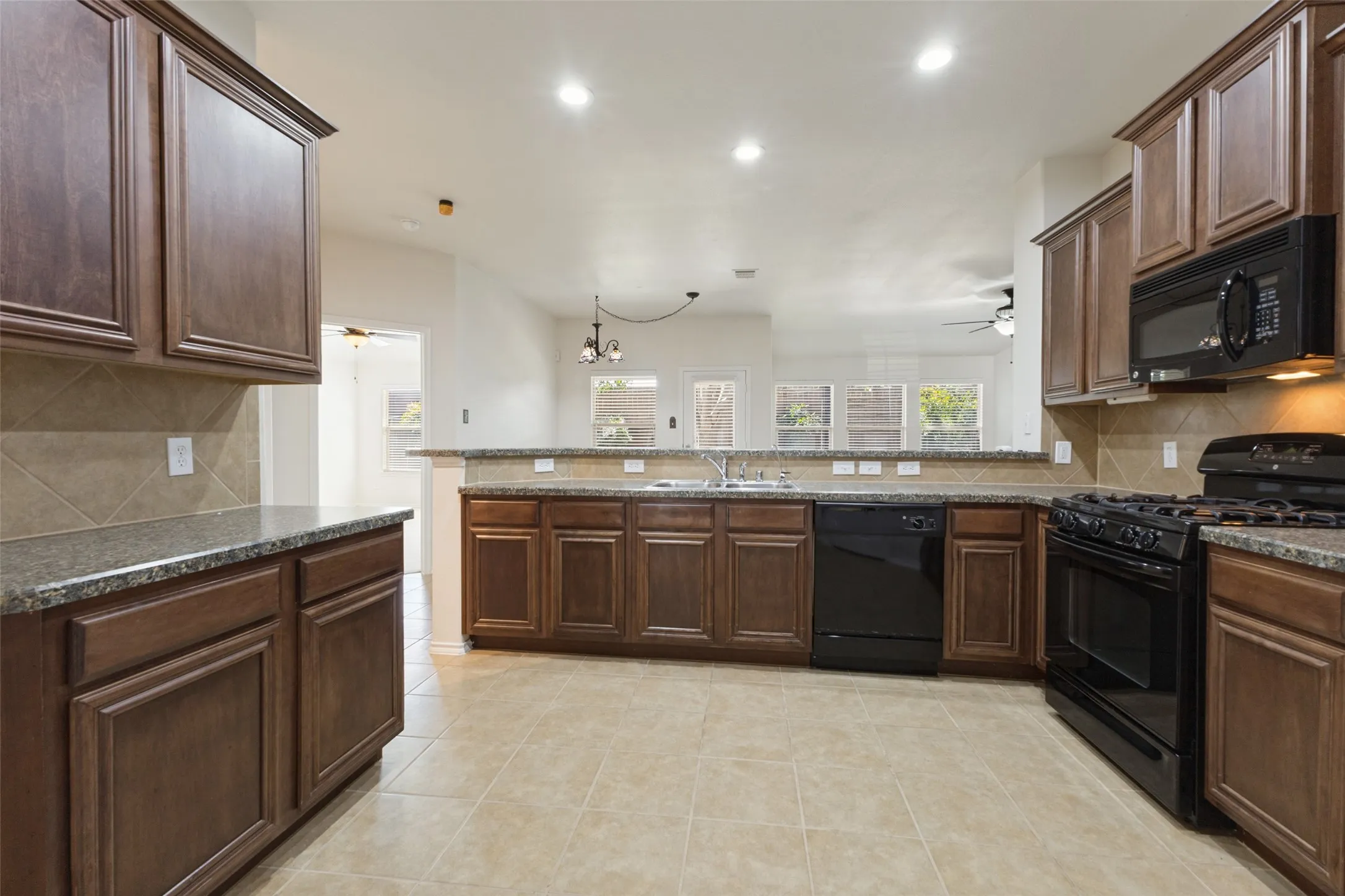 Single Family Residence For Rent in Collin County , 608 Byron Nelson Drive, Mc Kinney, Texas 75072, 3 Bedroom, 2 Bathroom, 2 Garage spaces, 2,045 Sqft, built in 2009, mls#21386436, Real Estate Agent in Mc Kinney, Homes For Rent in Collin county, Homes For Rent in Mc Kinney, Realtor in Mc Kinney Texas, Real Estate Brokerage Independent Realty Texas, Luminita Cordes Realtor