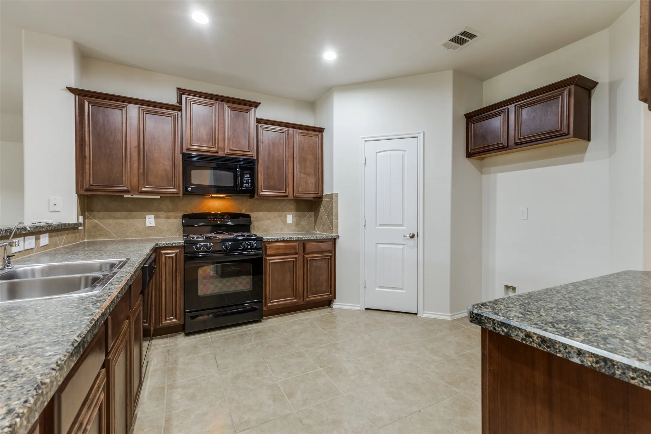 Single Family Residence For Rent in Collin County , 608 Byron Nelson Drive, Mc Kinney, Texas 75072, 3 Bedroom, 2 Bathroom, 2 Garage spaces, 2,045 Sqft, built in 2009, mls#21386436, Real Estate Agent in Mc Kinney, Homes For Rent in Collin county, Homes For Rent in Mc Kinney, Realtor in Mc Kinney Texas, Real Estate Brokerage Independent Realty Texas, Luminita Cordes Realtor