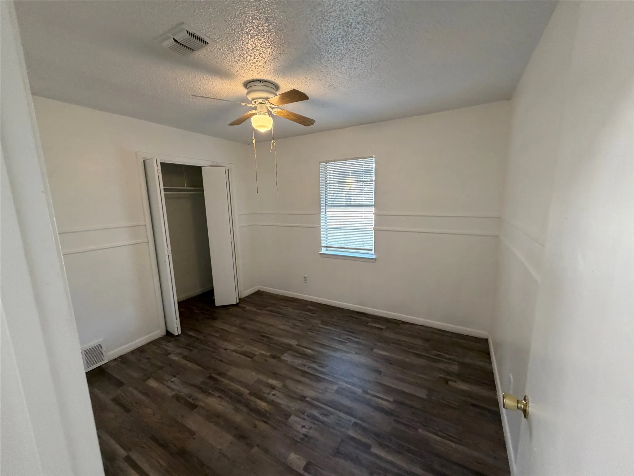 Single Family Residence For Rent in Ellis County , 101 5th Street, Forreston, Texas 76041, 3 Bedroom, 2 Bathroom, 2 Garage spaces, 1,620 Sqft, built in 1959, mls#21385963, Real Estate Agent in Forreston, Homes For Rent in Ellis county, Homes For Rent in Forreston, Realtor in Forreston Texas, Real Estate Brokerage Independent Realty Texas, Luminita Cordes Realtor