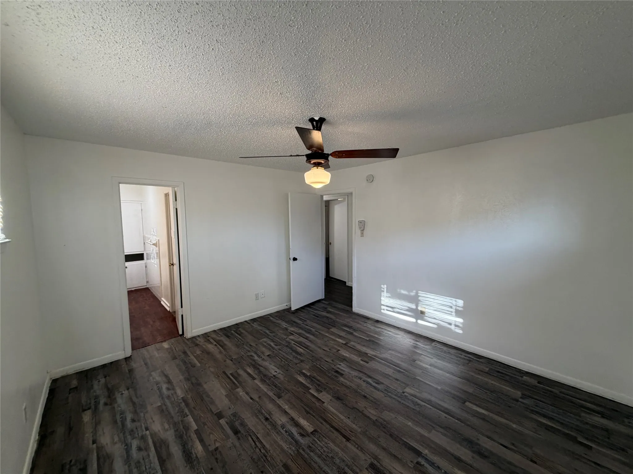 Single Family Residence For Rent in Ellis County , 101 5th Street, Forreston, Texas 76041, 3 Bedroom, 2 Bathroom, 2 Garage spaces, 1,620 Sqft, built in 1959, mls#21385963, Real Estate Agent in Forreston, Homes For Rent in Ellis county, Homes For Rent in Forreston, Realtor in Forreston Texas, Real Estate Brokerage Independent Realty Texas, Luminita Cordes Realtor